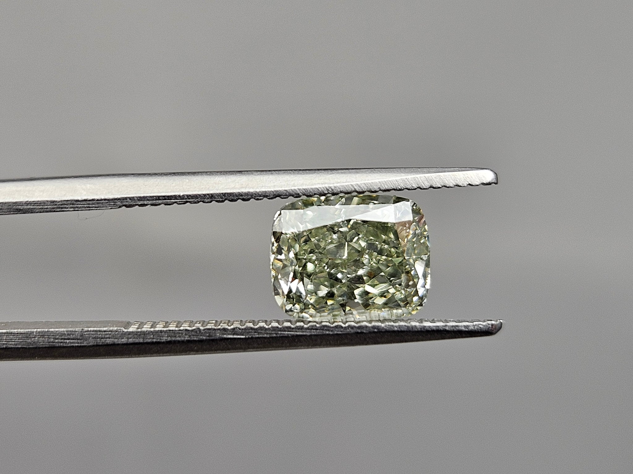 NEW IGI Certified 2.00ct Lab Grown Cushion Modified Brilliant Fancy Green Diamond VS2