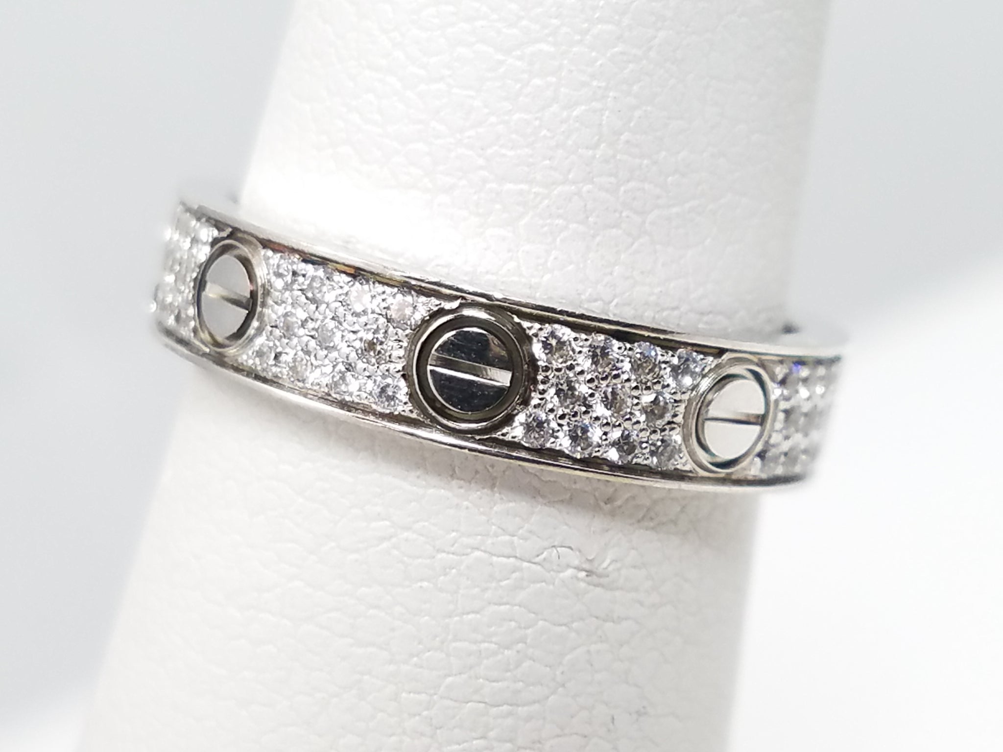 Flashy 18k White Gold Cubic Zirconia Ring Band