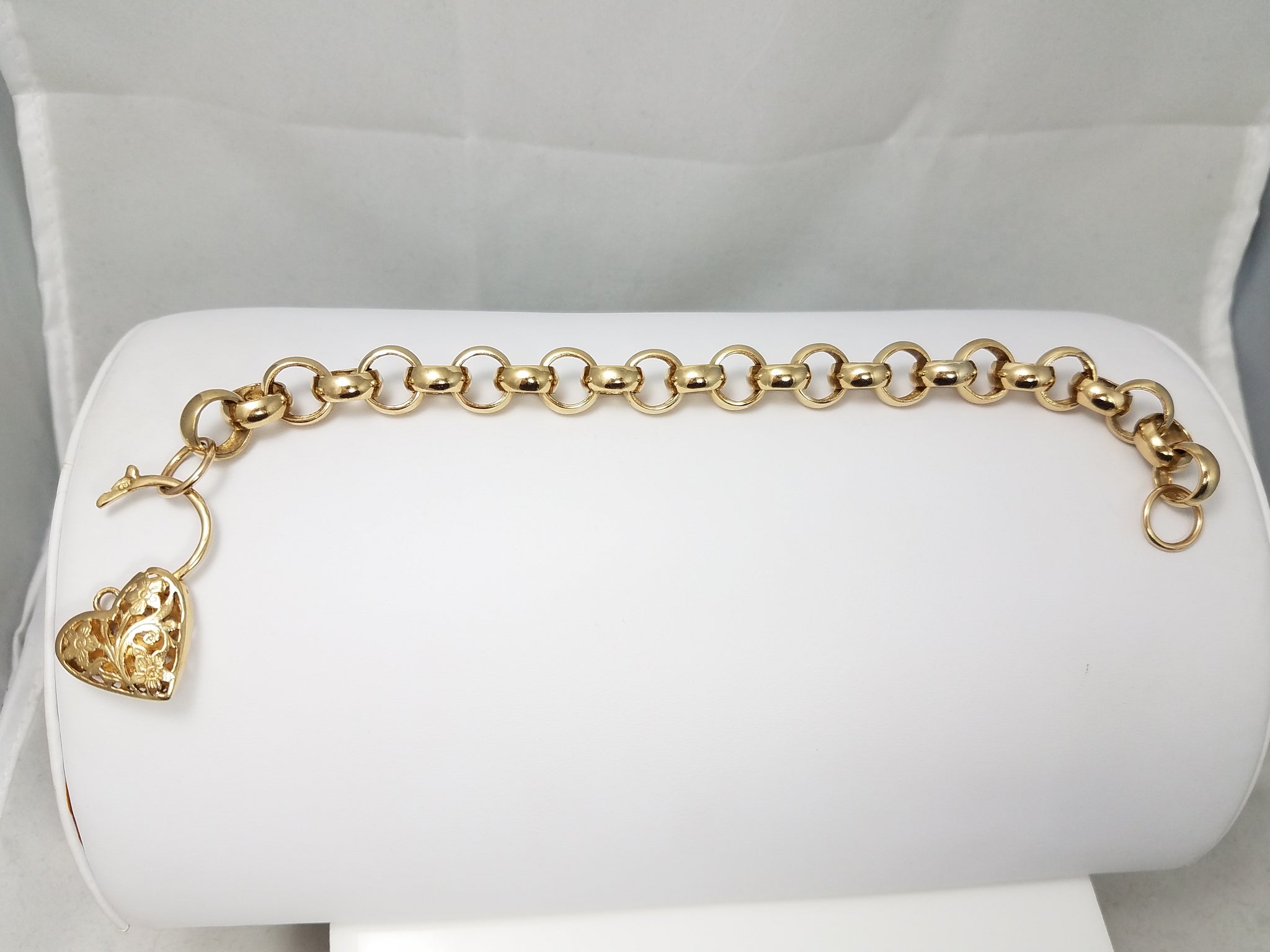 Vintage 8" 9k Solid Yellow Gold Heart Clasp Bracelet