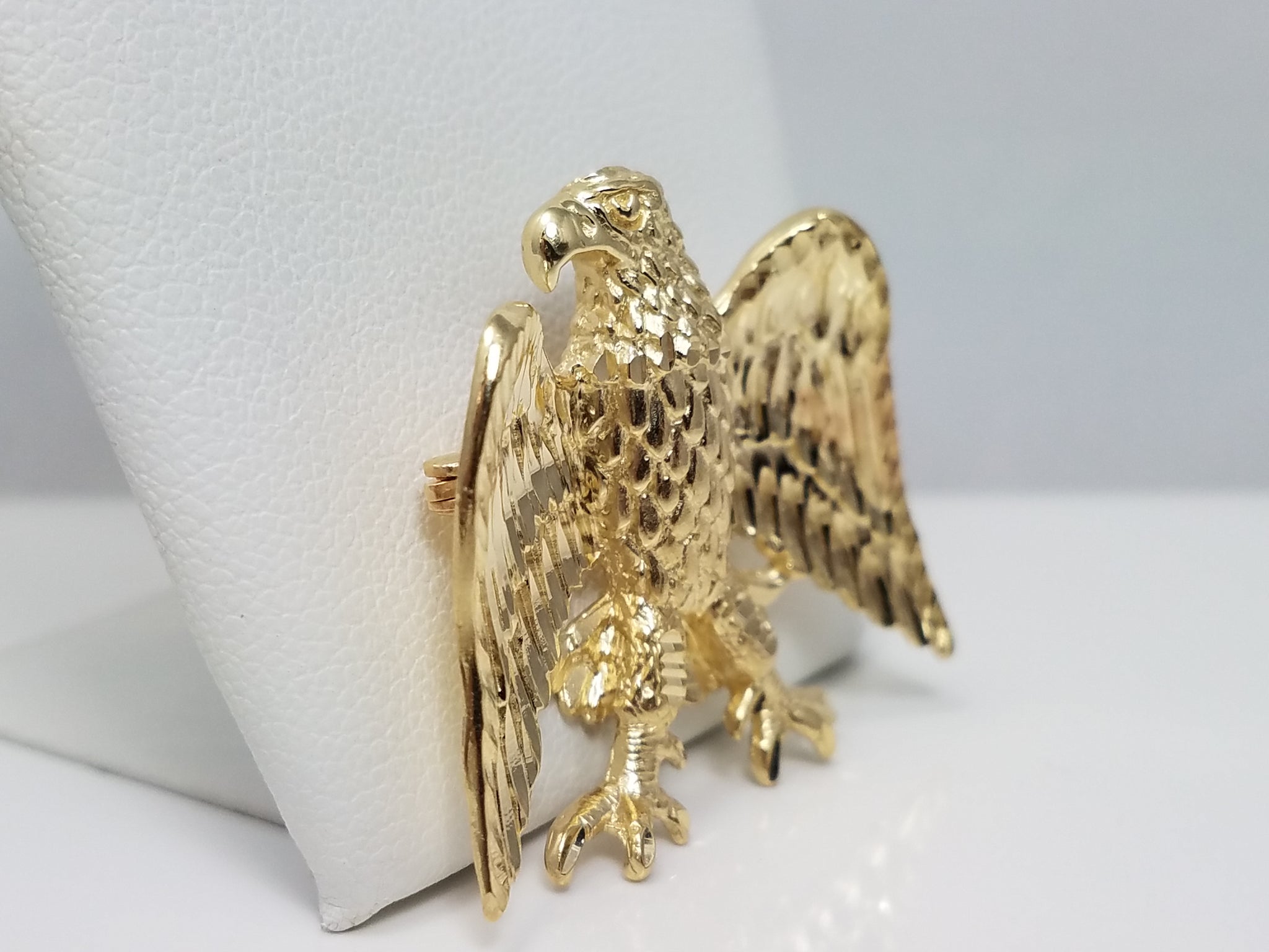 Majestic 14k Yellow Gold Eagle Brooch Pin