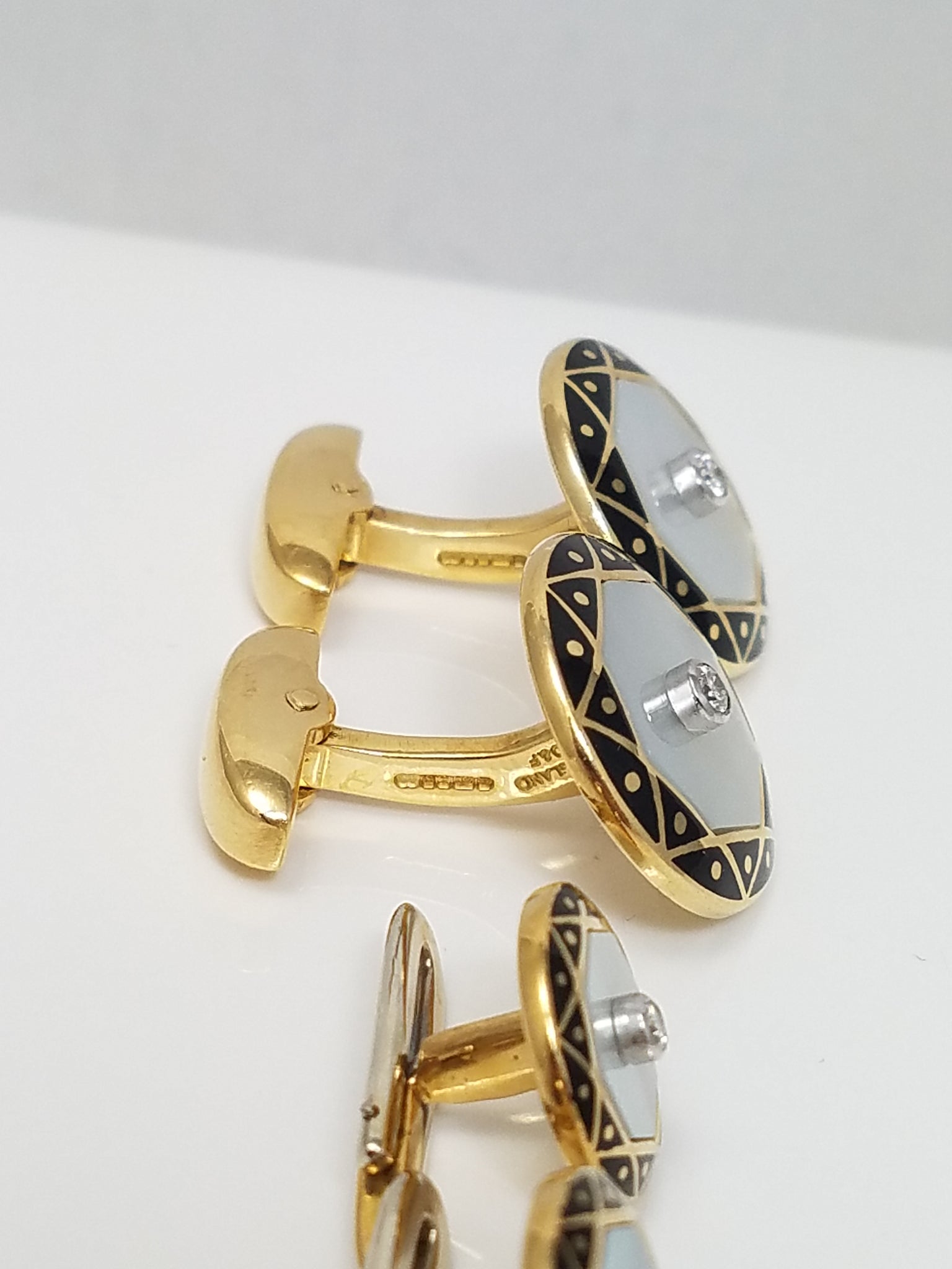 $10,980 Deakin & Francis 18k Gold Cufflinks & Shirt Stud Set