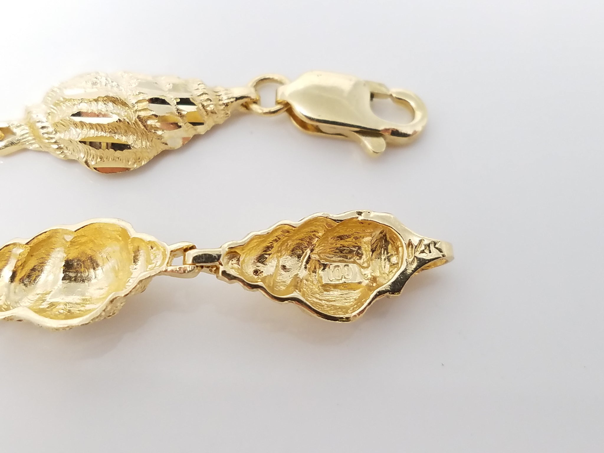 7" 14k Solid Yellow Gold Diamonds Cut Shell Motif Bracelet