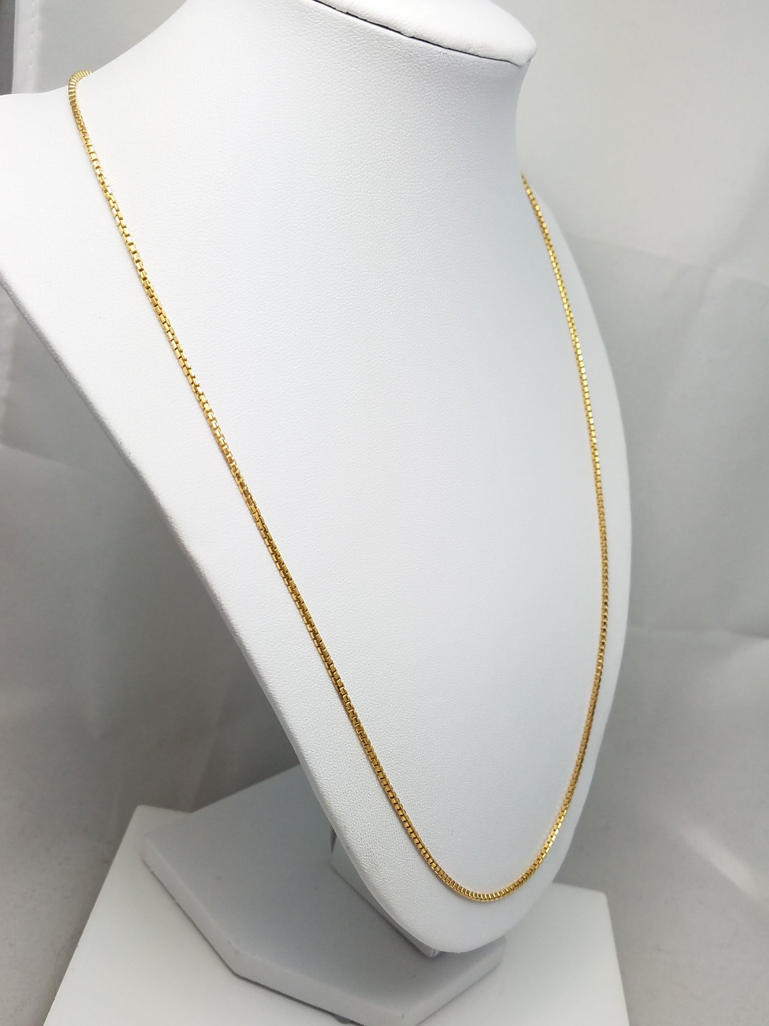 22.75"  20k Solid Yellow Gold Box Style Link Chain Necklace