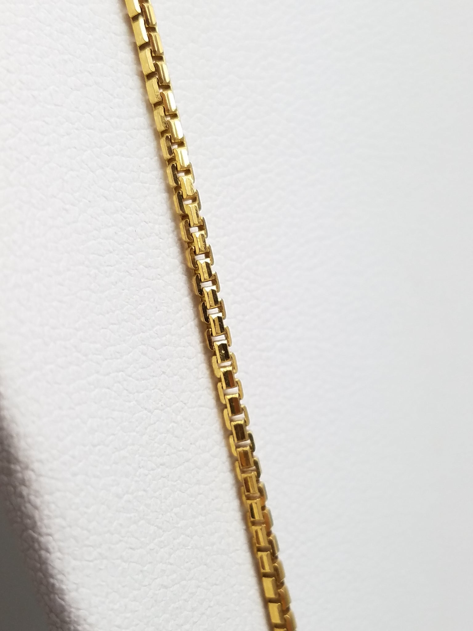 22.75"  20k Solid Yellow Gold Box Style Link Chain Necklace