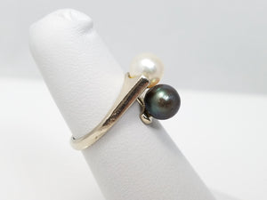 Vintage 14k White Gold Cultured Pearl Bypass Ring