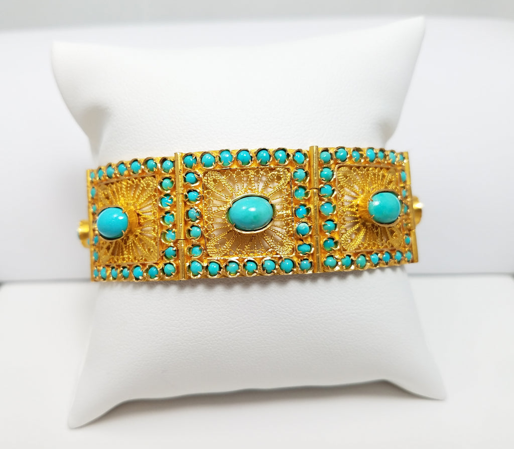 Eye-Catching 18k Yellow Gold Natural Turquoise Bracelet