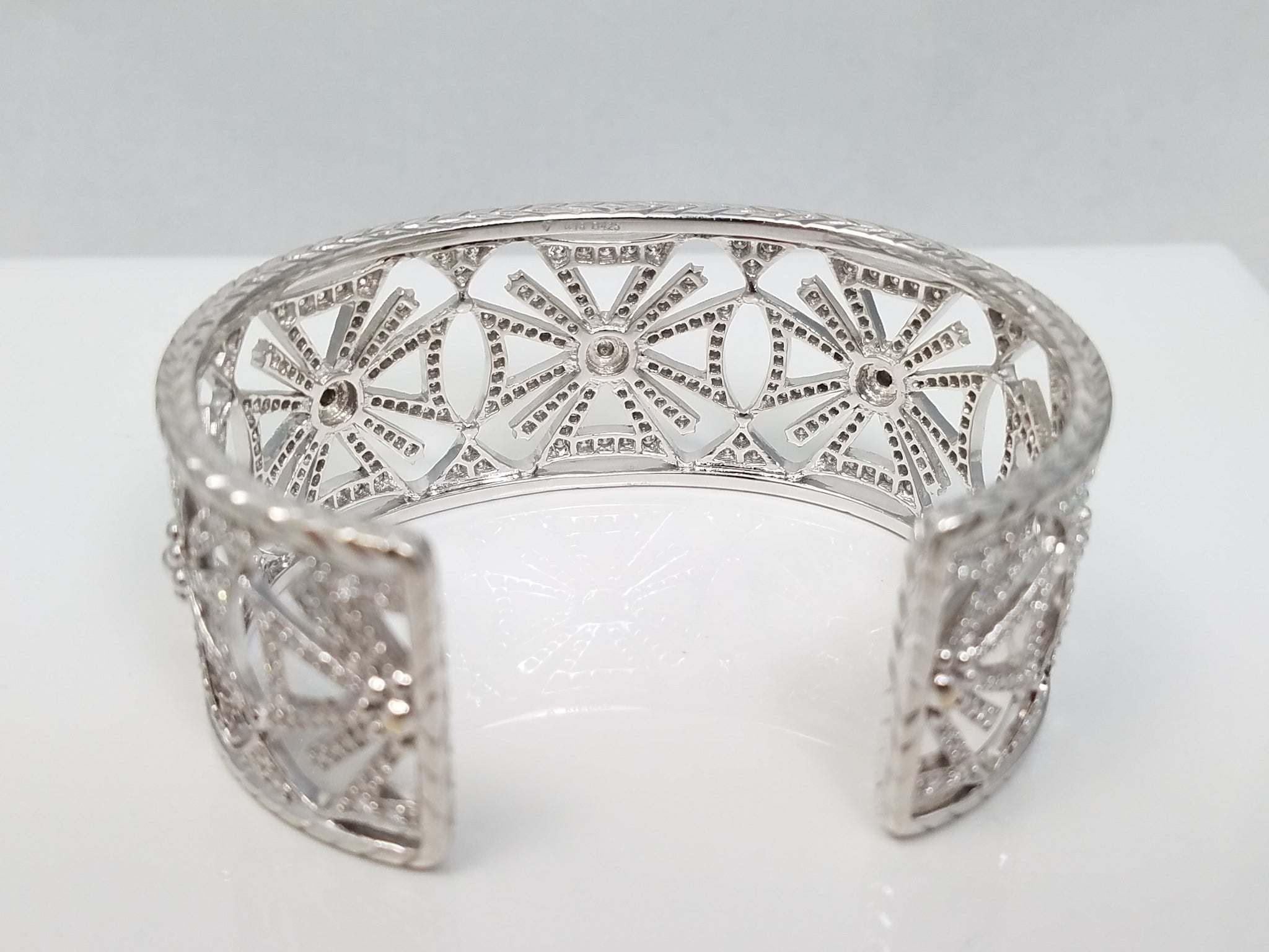 *$20,000 Retail! * Exquisite Designer 18k White Gold 4.25ctw Diamond Cuff Bangle Bracelet