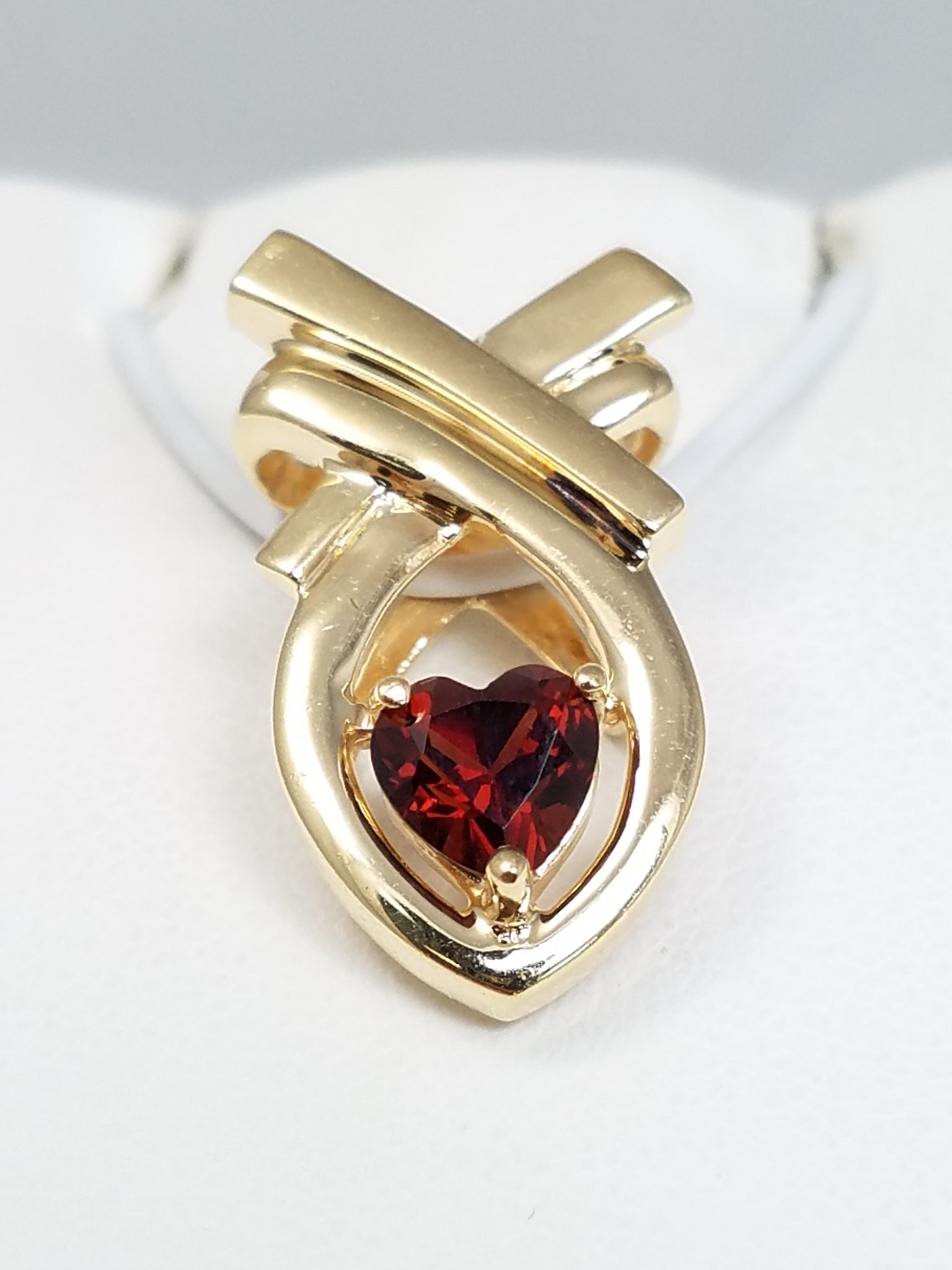 Pretty 1/2ct Natural Garnet Heart 14K Yellow Gold Pendant