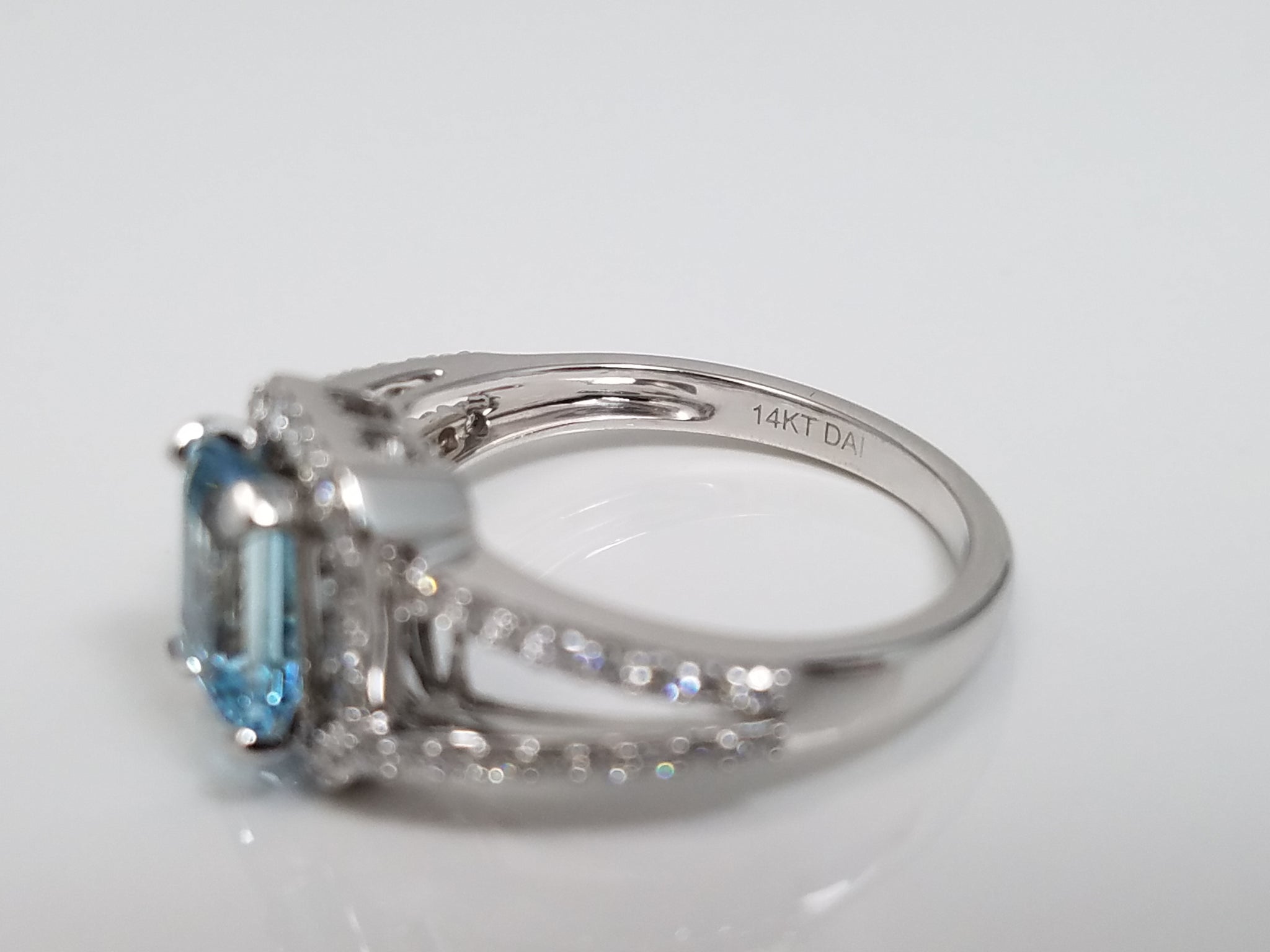 New! Elegant 14k White Gold Natural Aquamarine Diamond Ring