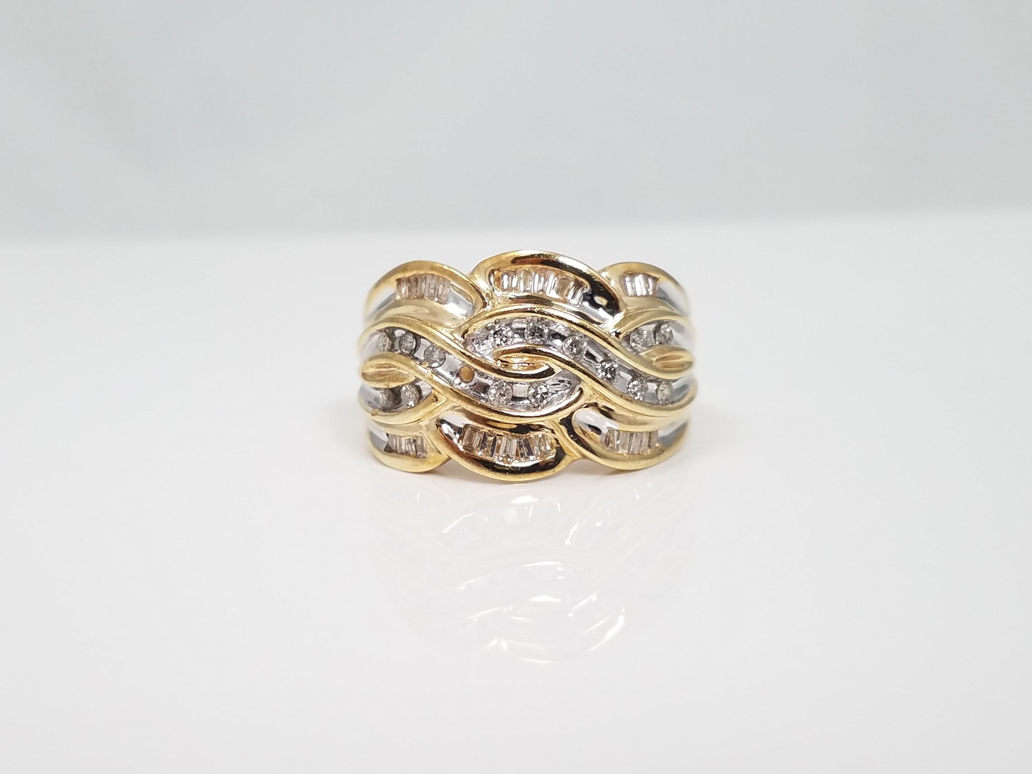 1/2ctw Natural Diamond Wave Ring in 10k Yellow Gold