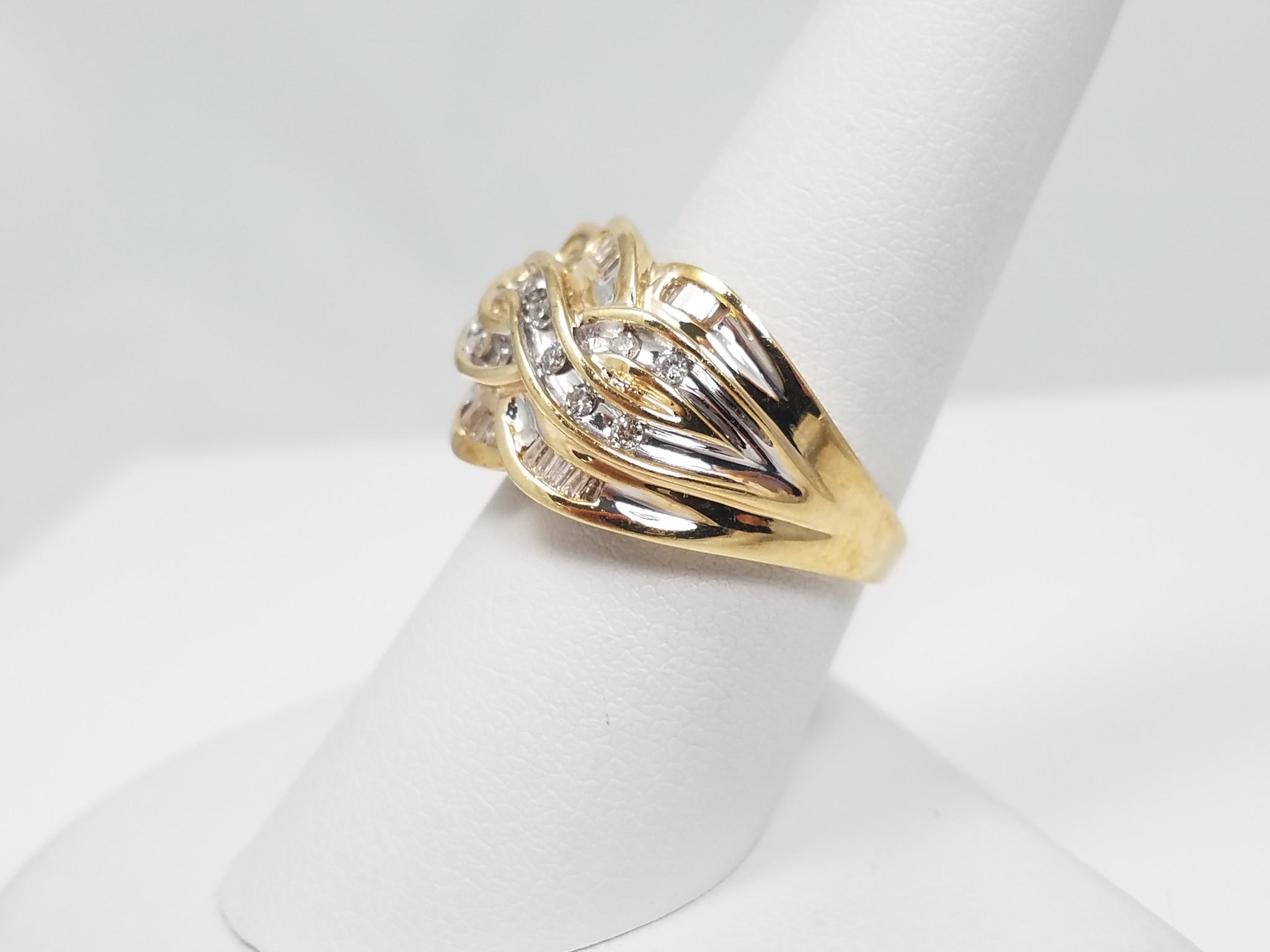 1/2ctw Natural Diamond Wave Ring in 10k Yellow Gold