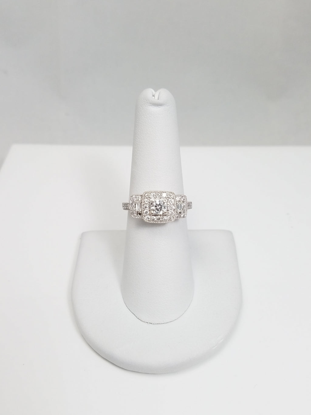 Elegant 1ctw Diamond 14k White Gold Engagement Ring