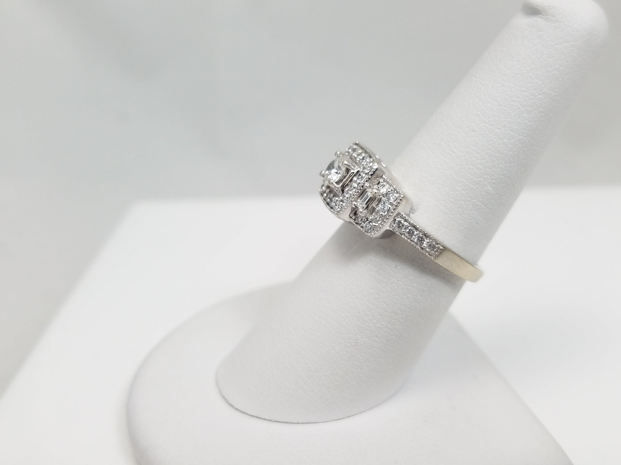 Elegant 1ctw Diamond 14k White Gold Engagement Ring