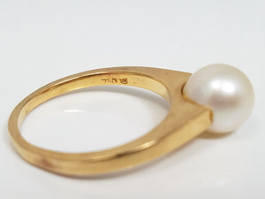 Vintage Elegant Akoya Pearl 18k Yellow Gold Ring