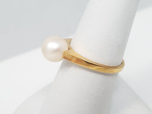 Vintage Elegant Akoya Pearl 18k Yellow Gold Ring