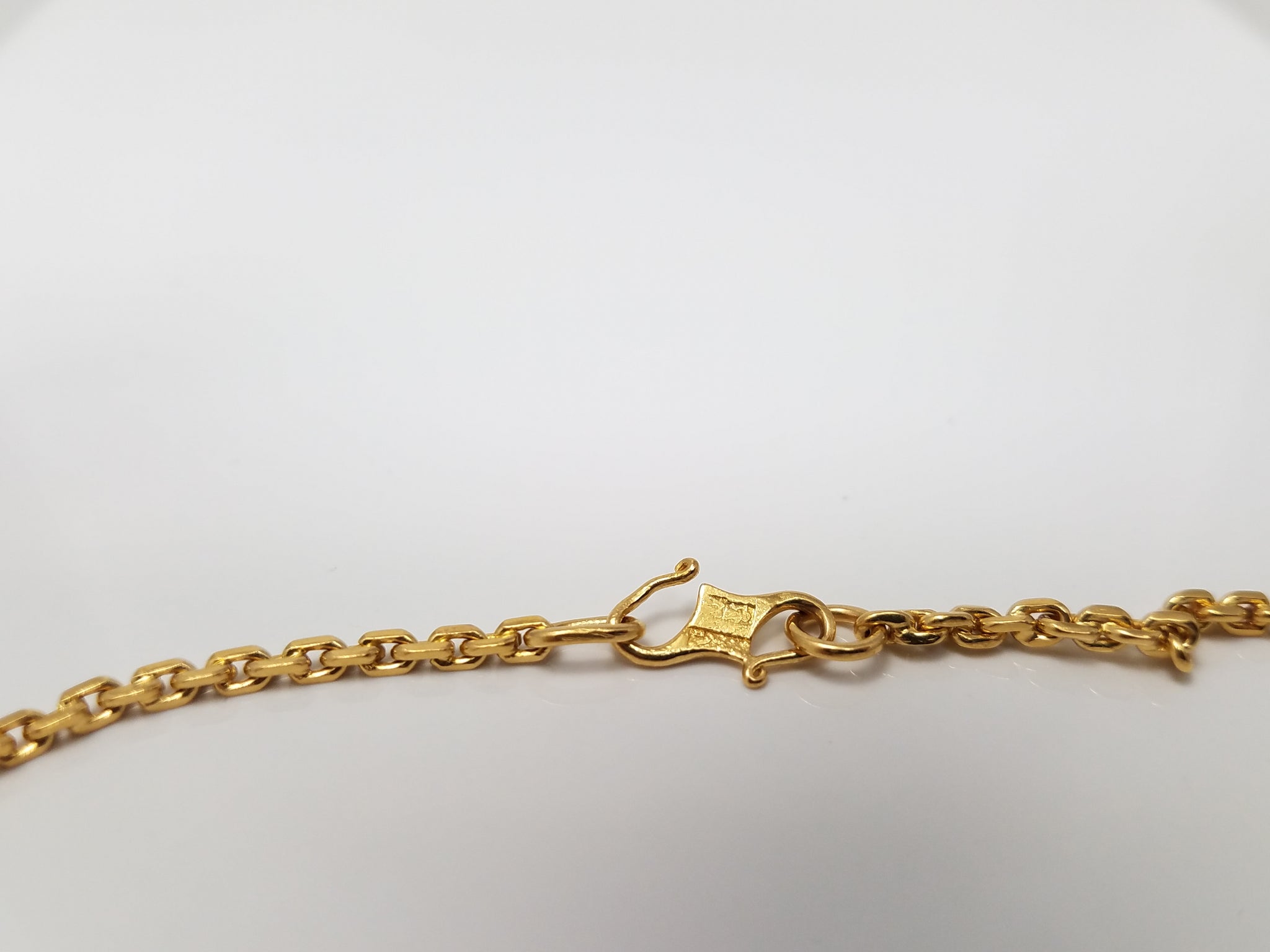 Radiant 20.5k Yellow Gold Anchor Link 16" Necklace