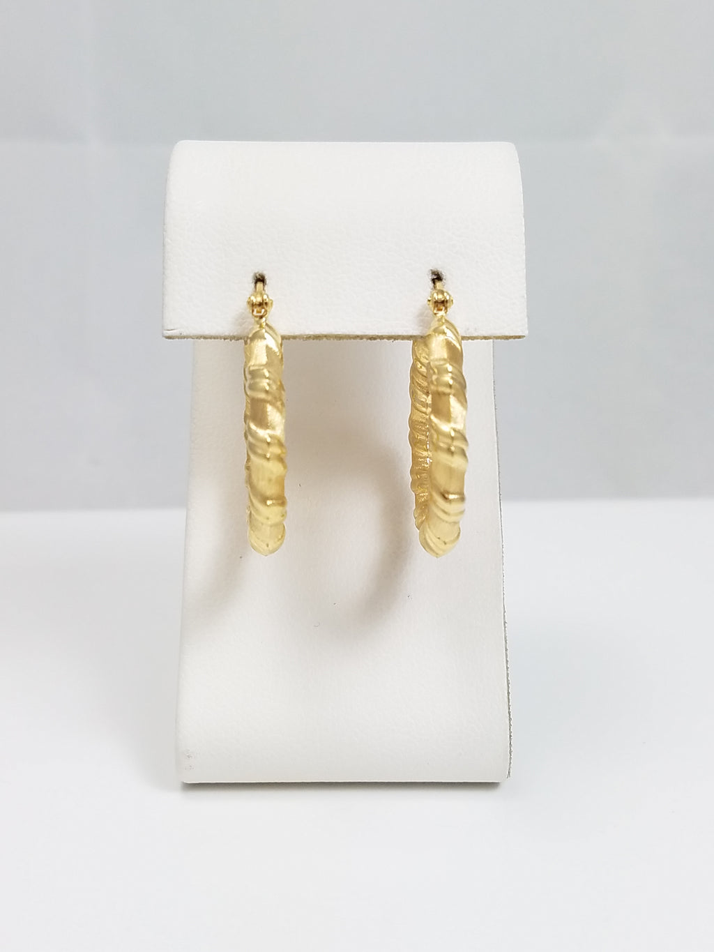 Exquisite 18k Yellow Gold Hollow Hoop Earrings