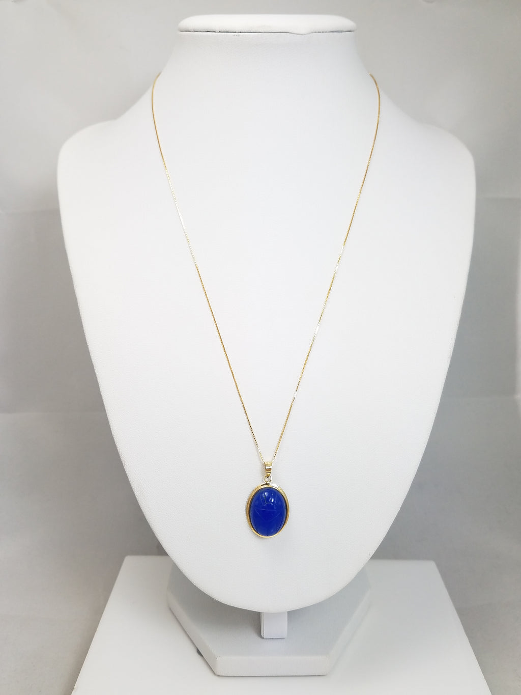 Eye Catching 18" 14k Yellow Gold Chalcedony Scarab Pendant Necklace