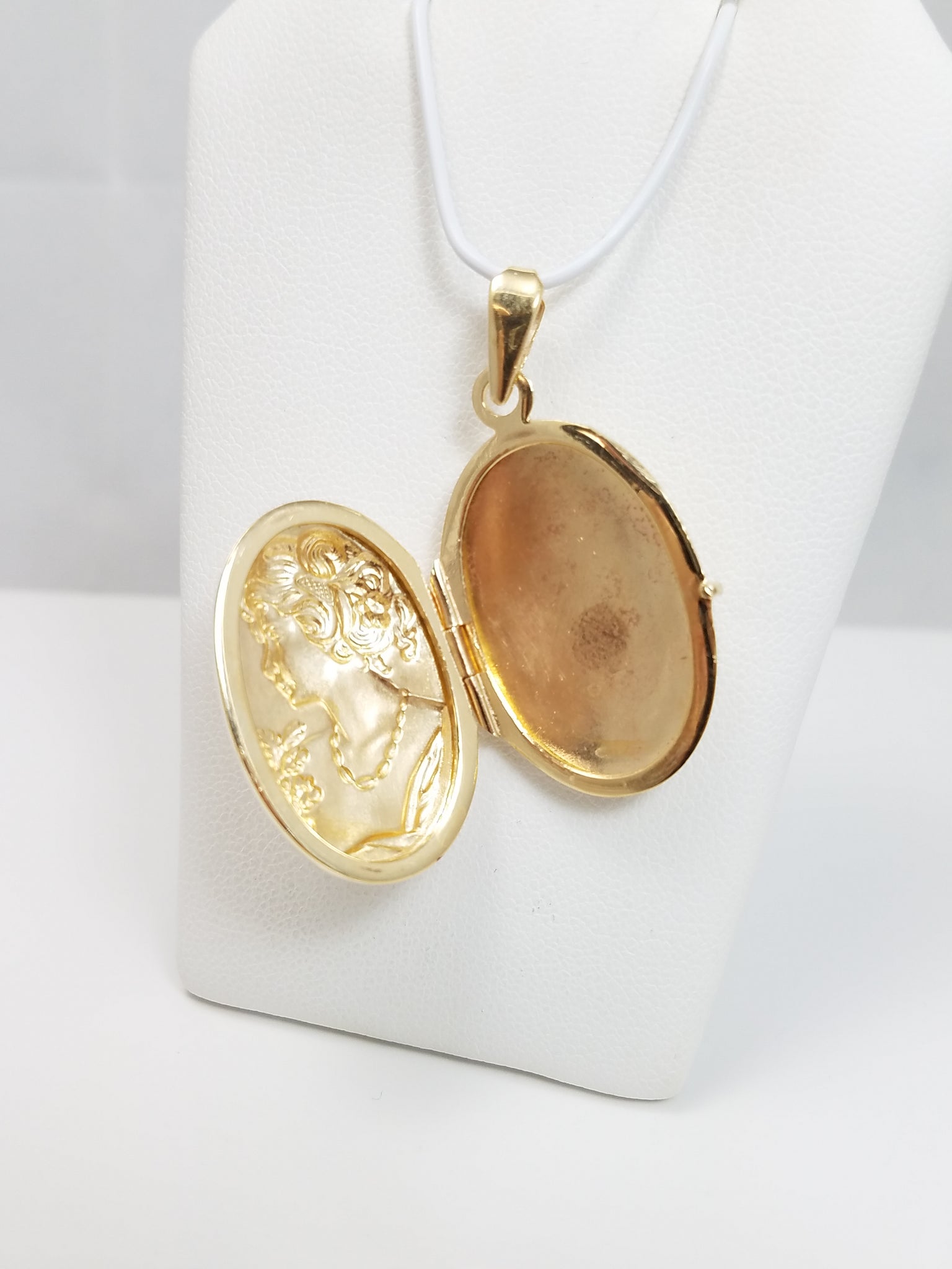 Repousse Cameo 14k Yellow Gold Locket