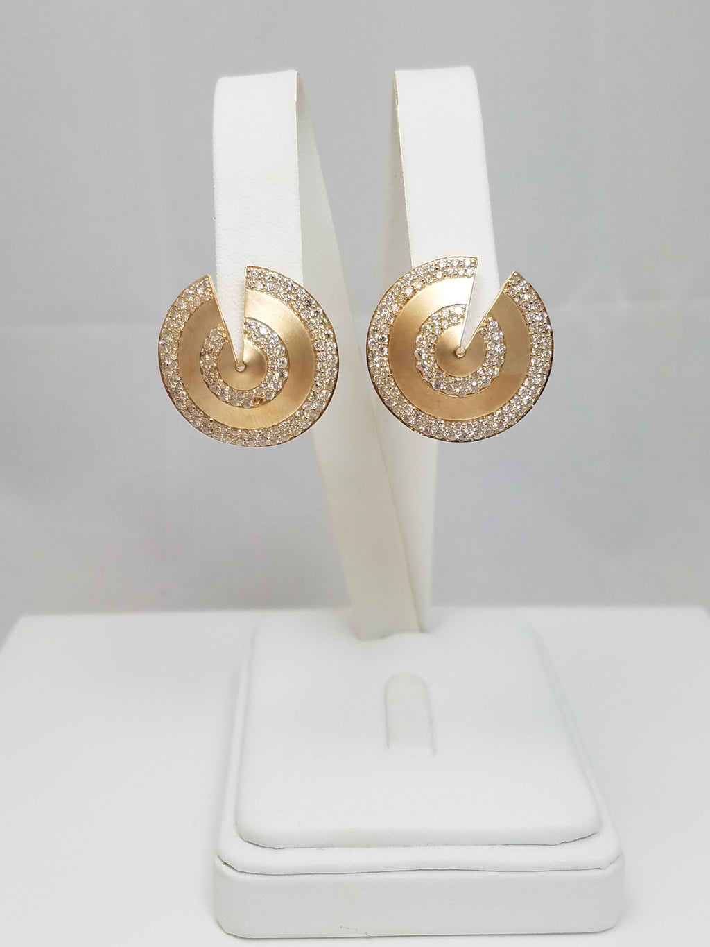 Dazzling 14k Yellow Gold Natural Diamond Custom Circle Earrings