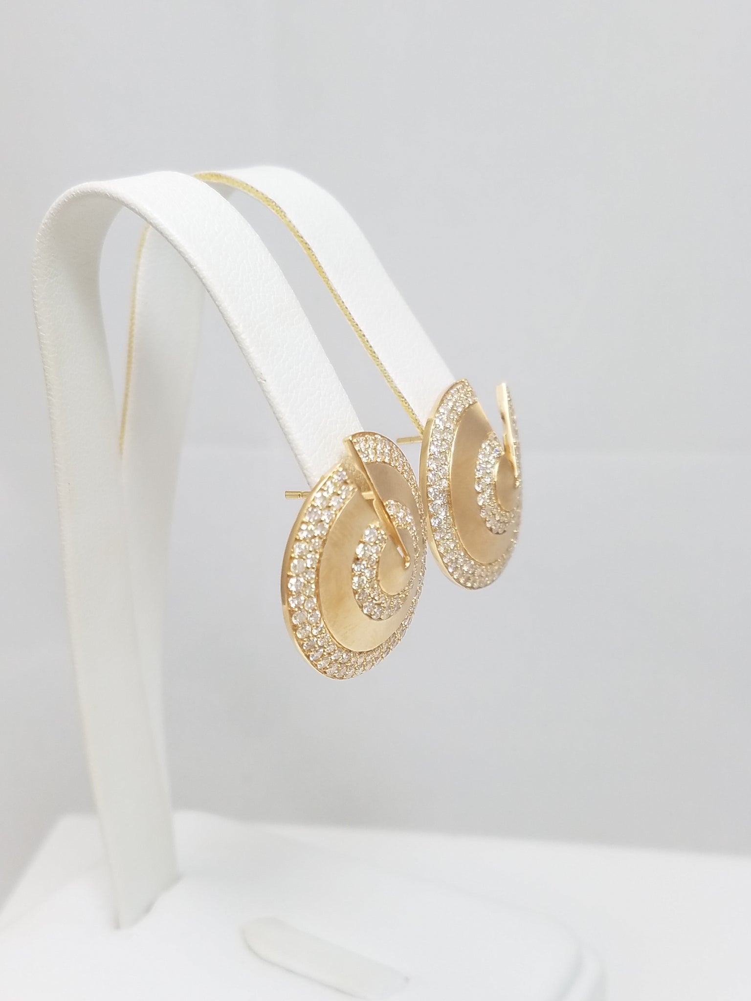 Dazzling 14k Yellow Gold Natural Diamond Custom Circle Earrings