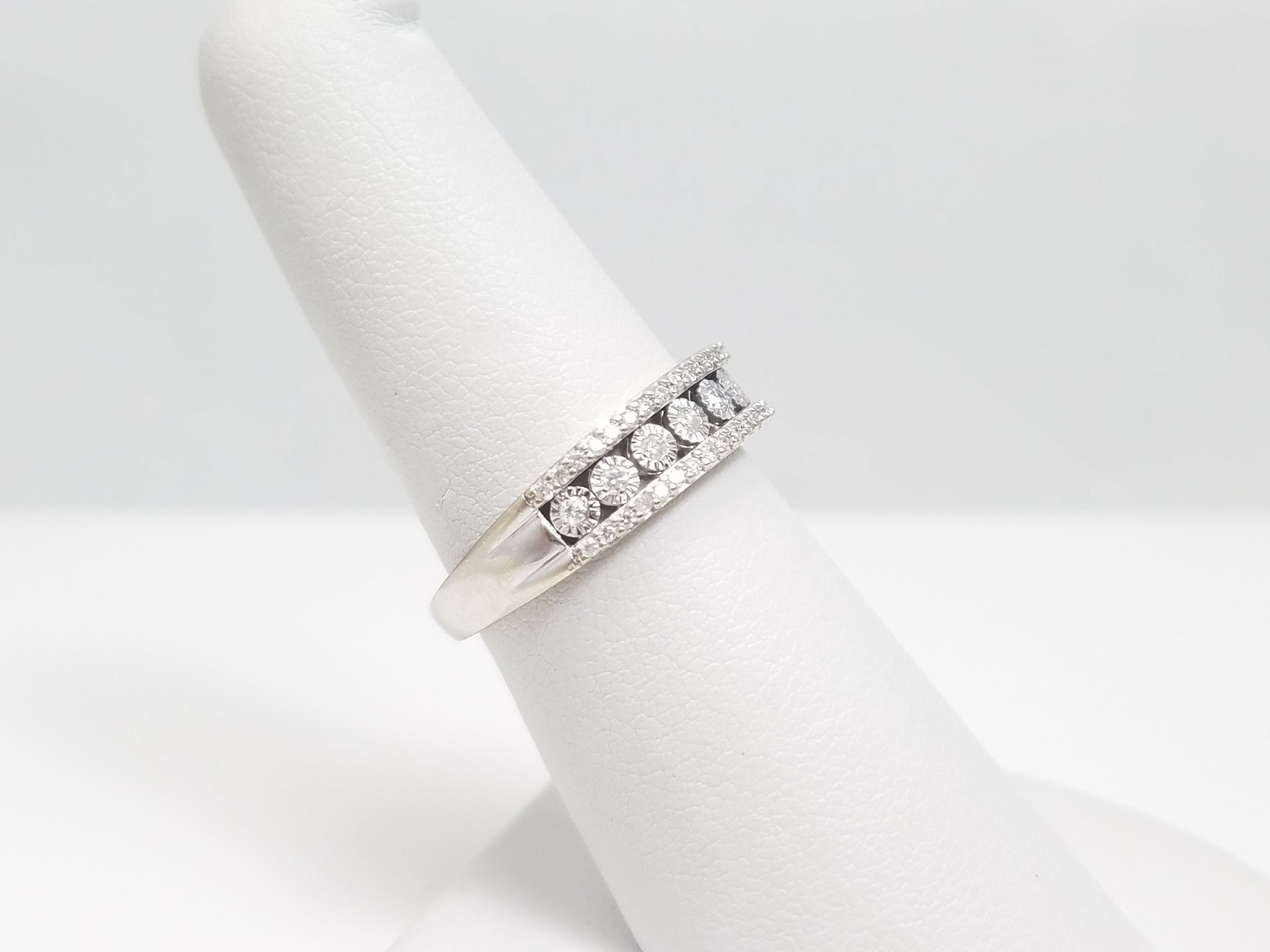 Sparkling Natural Diamond 10k White Gold Ring Band