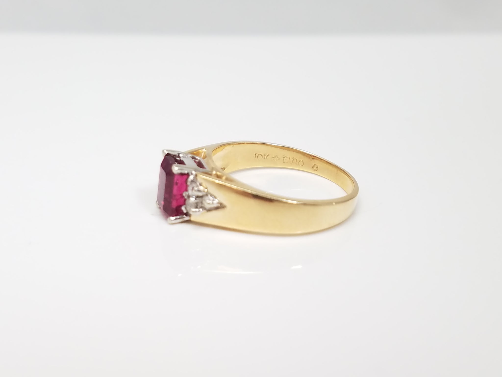 Striking 10k Yellow Gold Synthetic Red Gemstone & Natural Diamond Ring