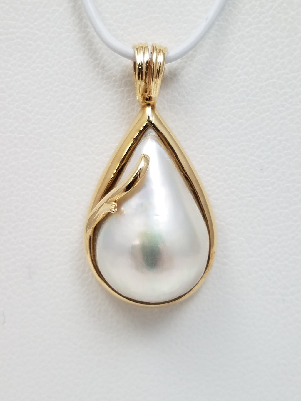 Elegant 14k Yellow Gold Natural Mabe Pearl Pendant