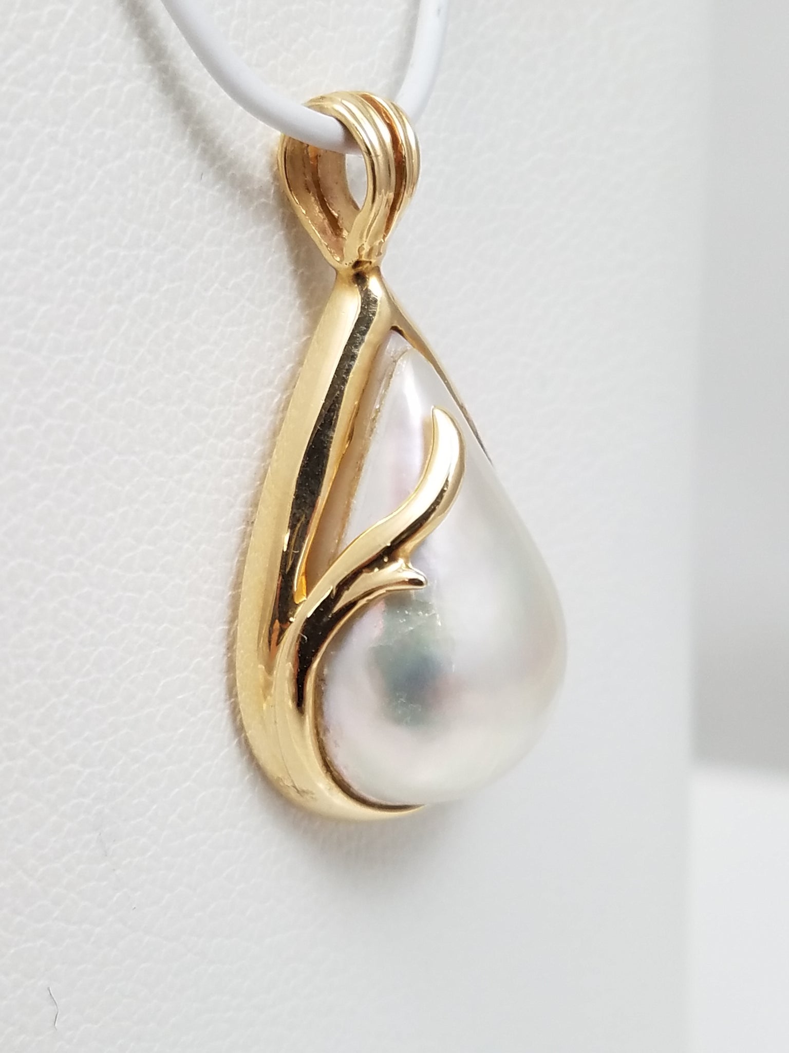 Elegant 14k Yellow Gold Natural Mabe Pearl Pendant