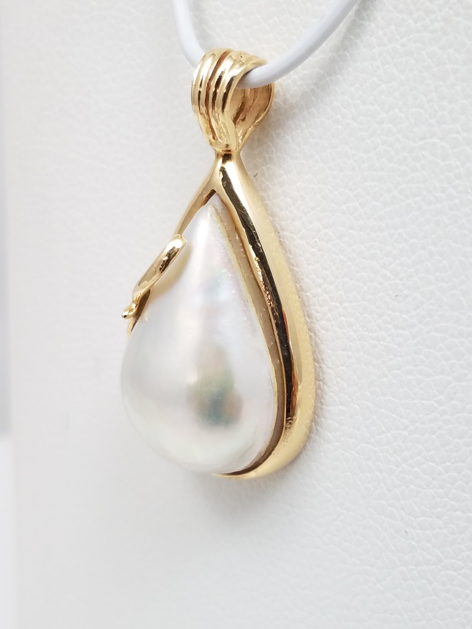 Elegant 14k Yellow Gold Natural Mabe Pearl Pendant