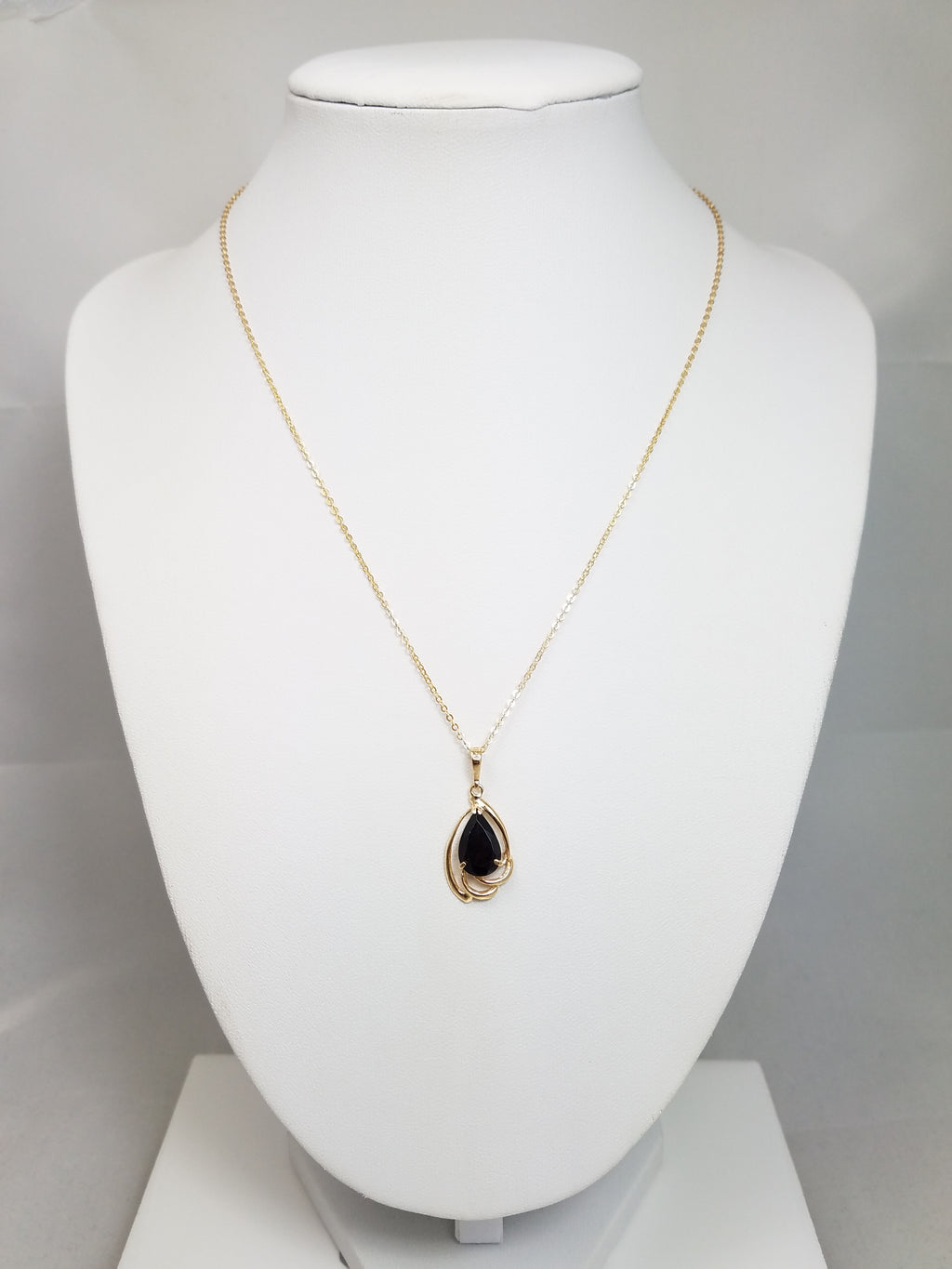 Classy 16" 14k Yellow Gold Natural Garnet Pendant Necklace