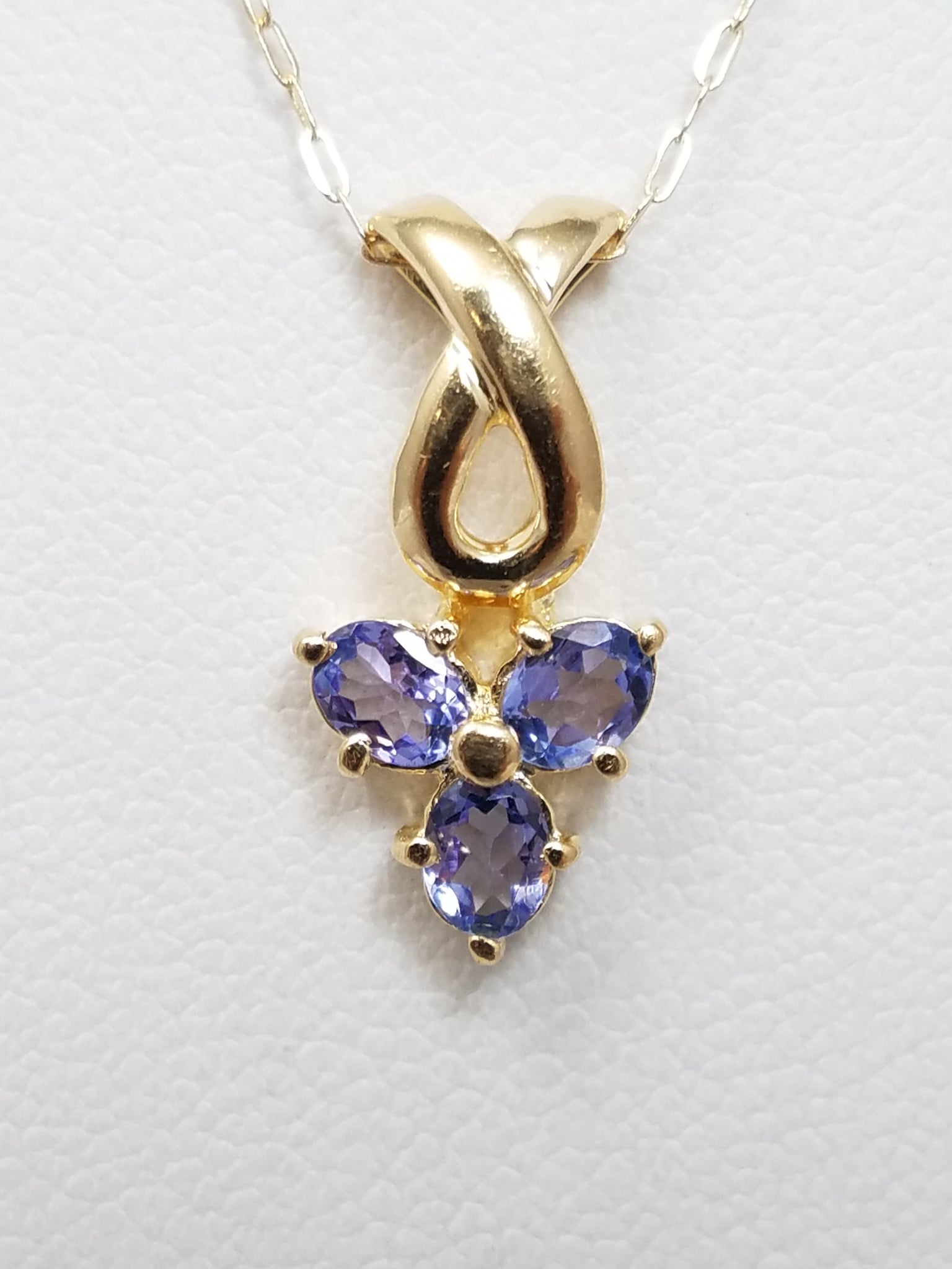 Pretty Natural Tanzanite 14k Yellow Gold Pendant Necklace