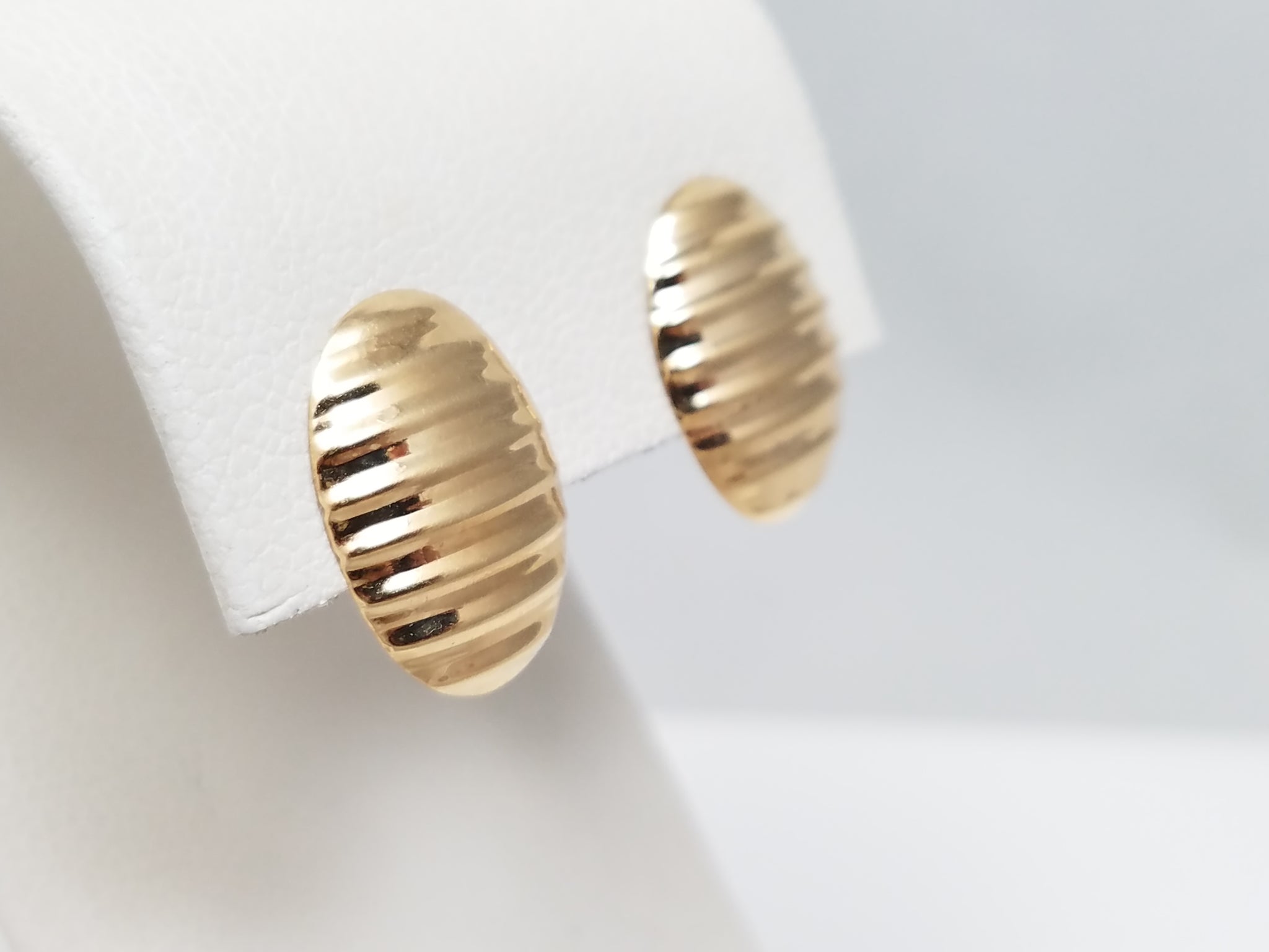 Cute 14k Yellow Gold Ribbed Earrings