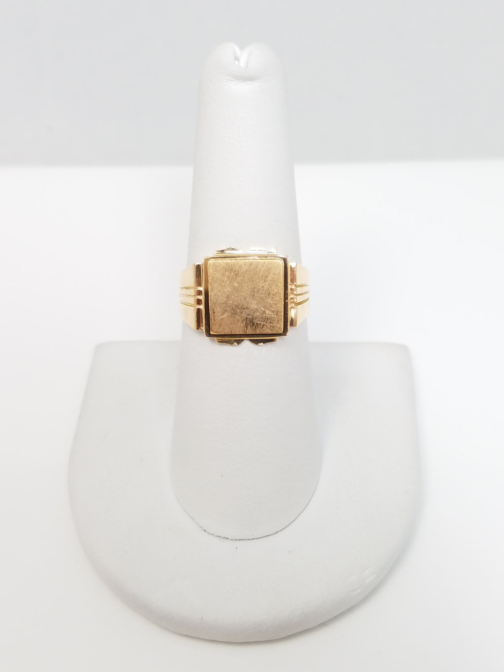 Classic 18k Yellow Gold Signet Ring