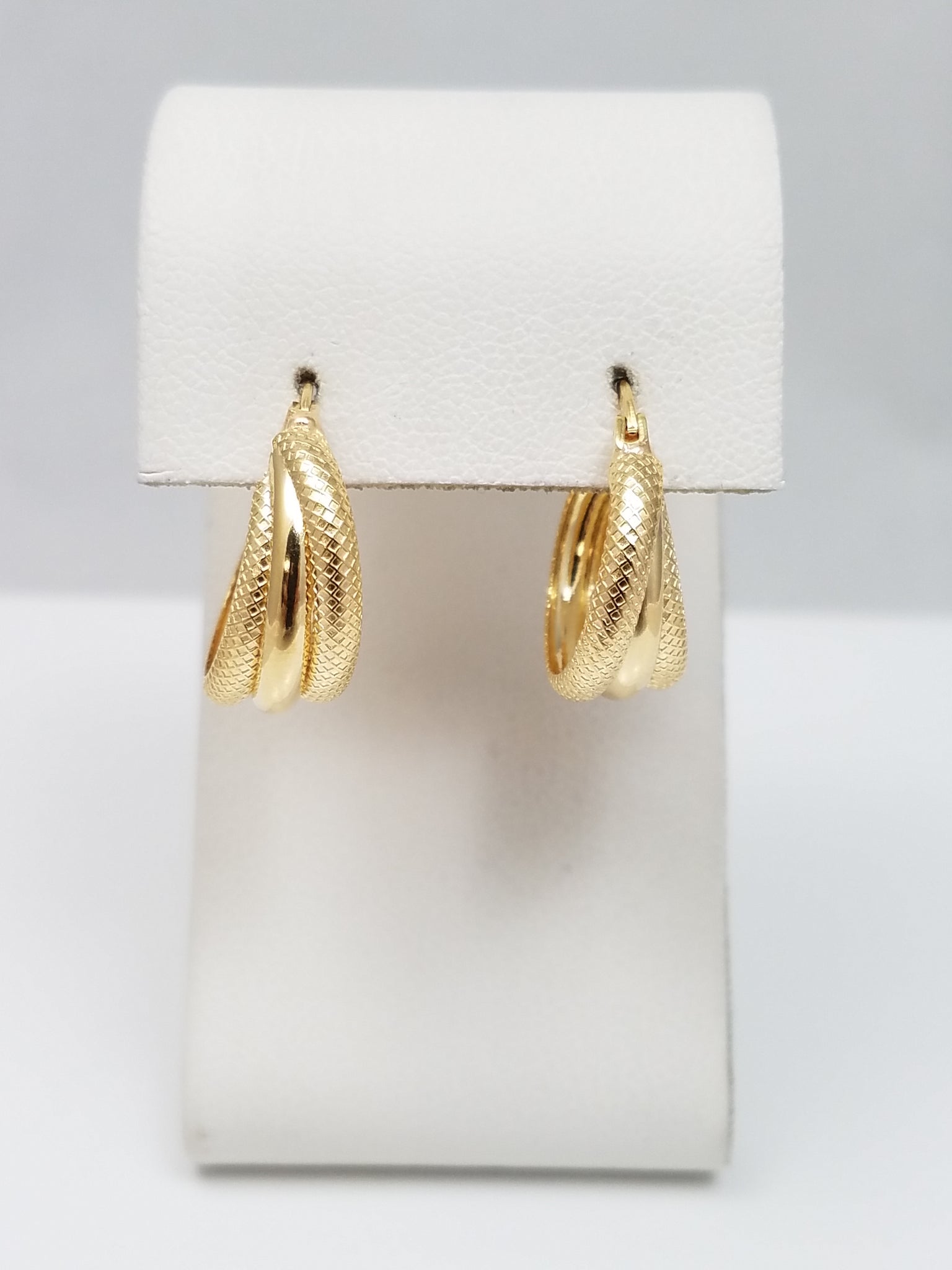 18k Yellow Gold Hollow Hoop Earrings