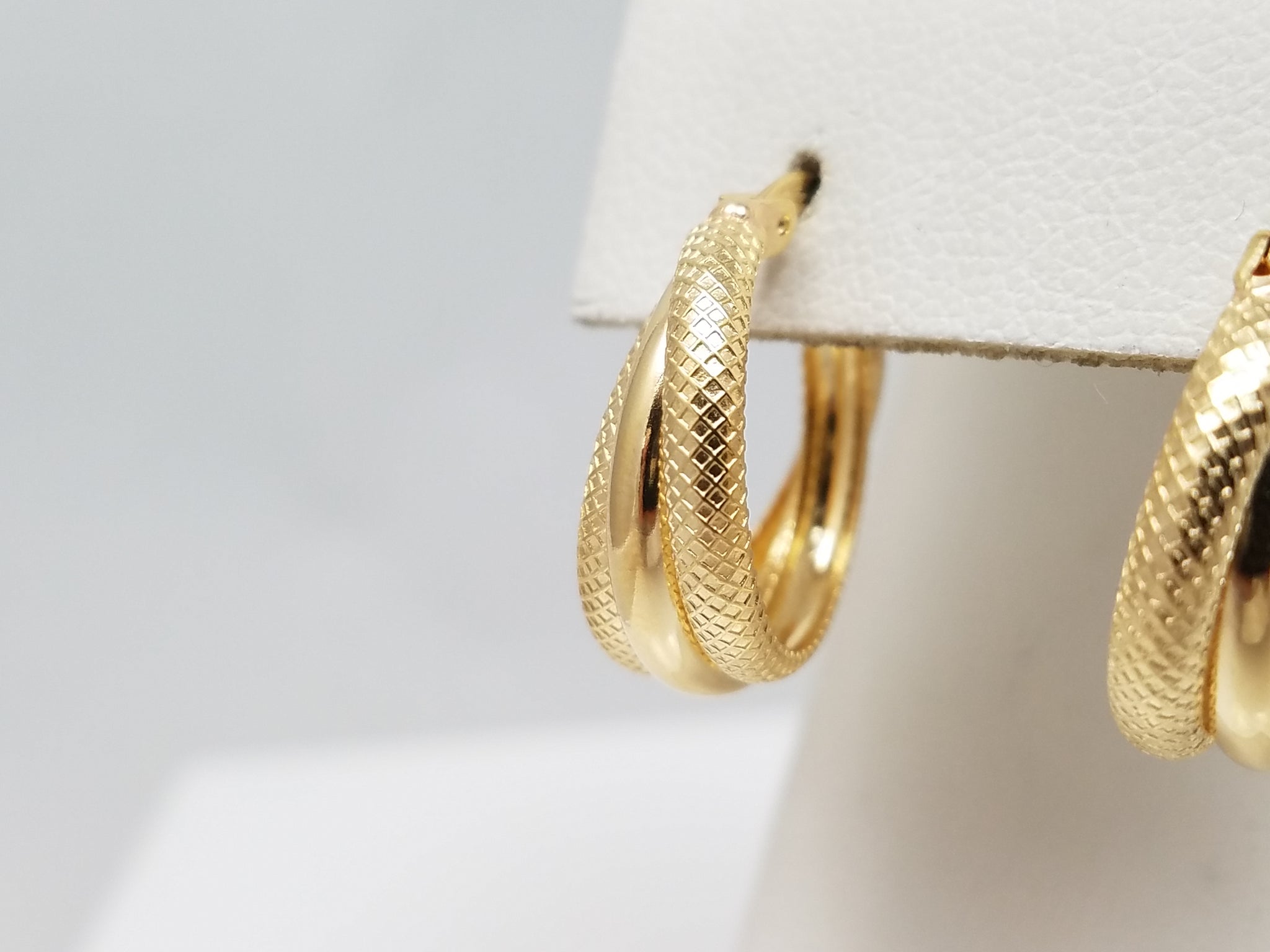 18k Yellow Gold Hollow Hoop Earrings