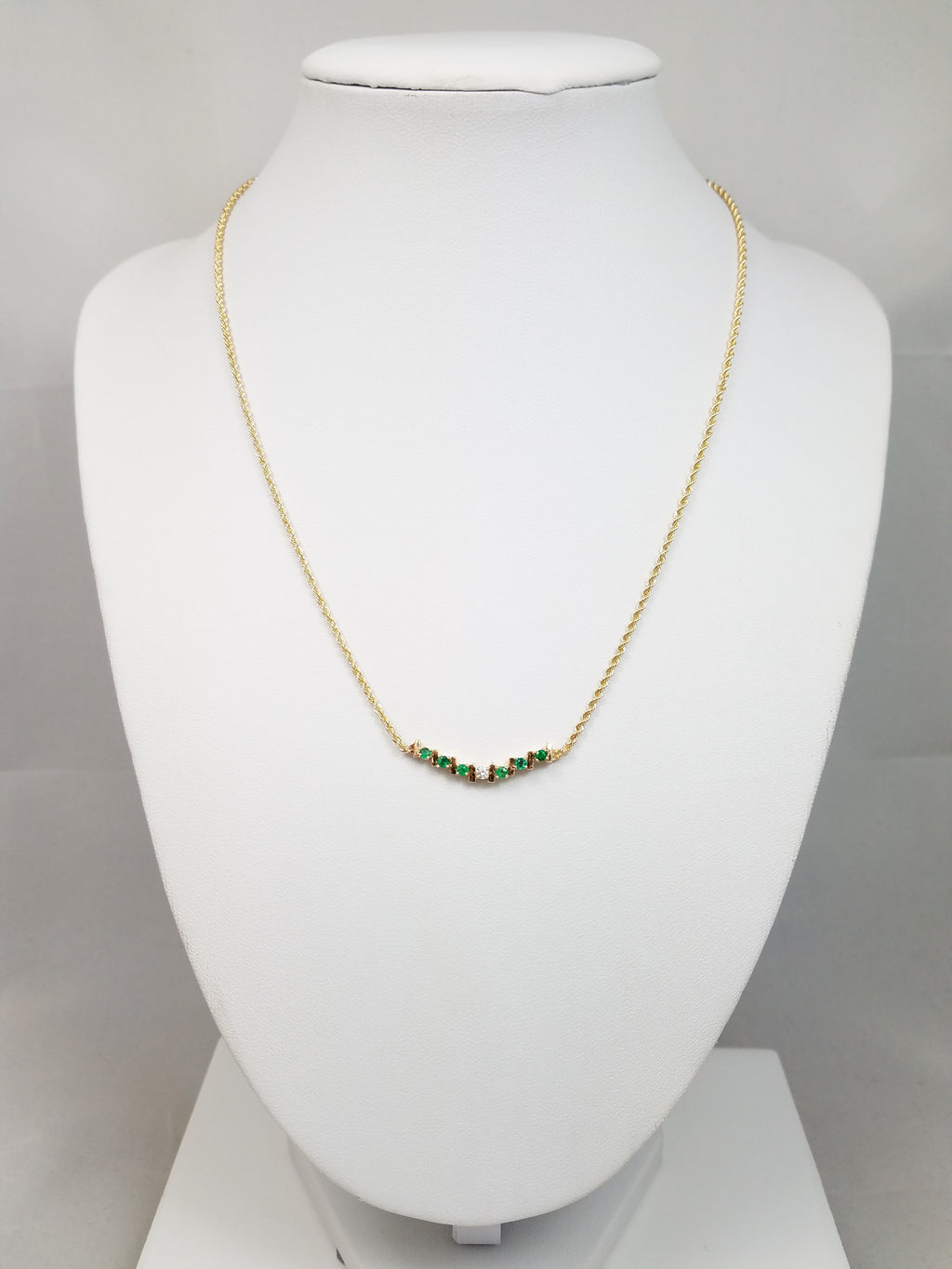 Opulent 16.5" 14k Yellow Gold Natural Emerald Diamond Necklace