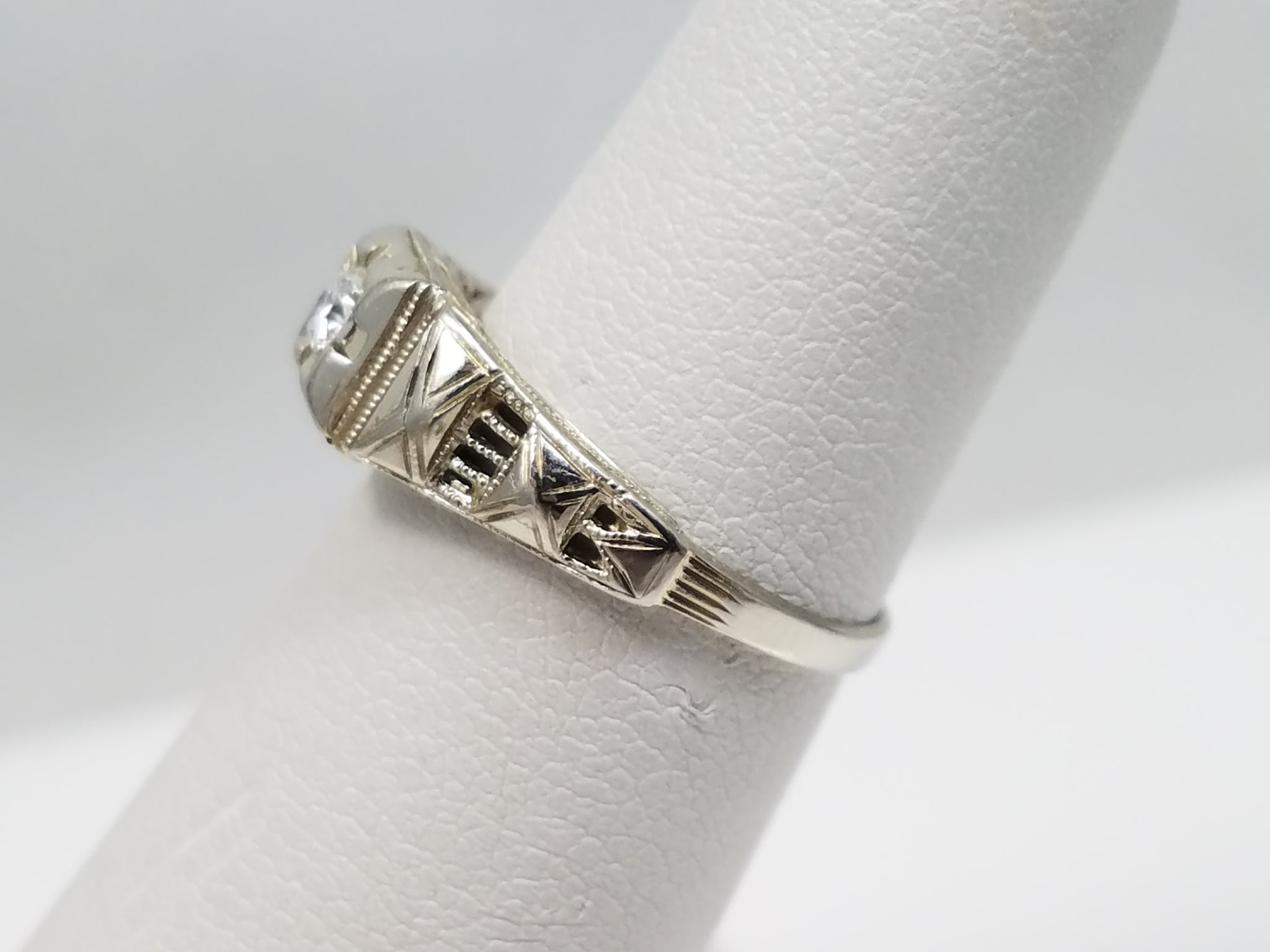 1930's Art Deco 18k White Gold Natural Diamond Engagement Ring