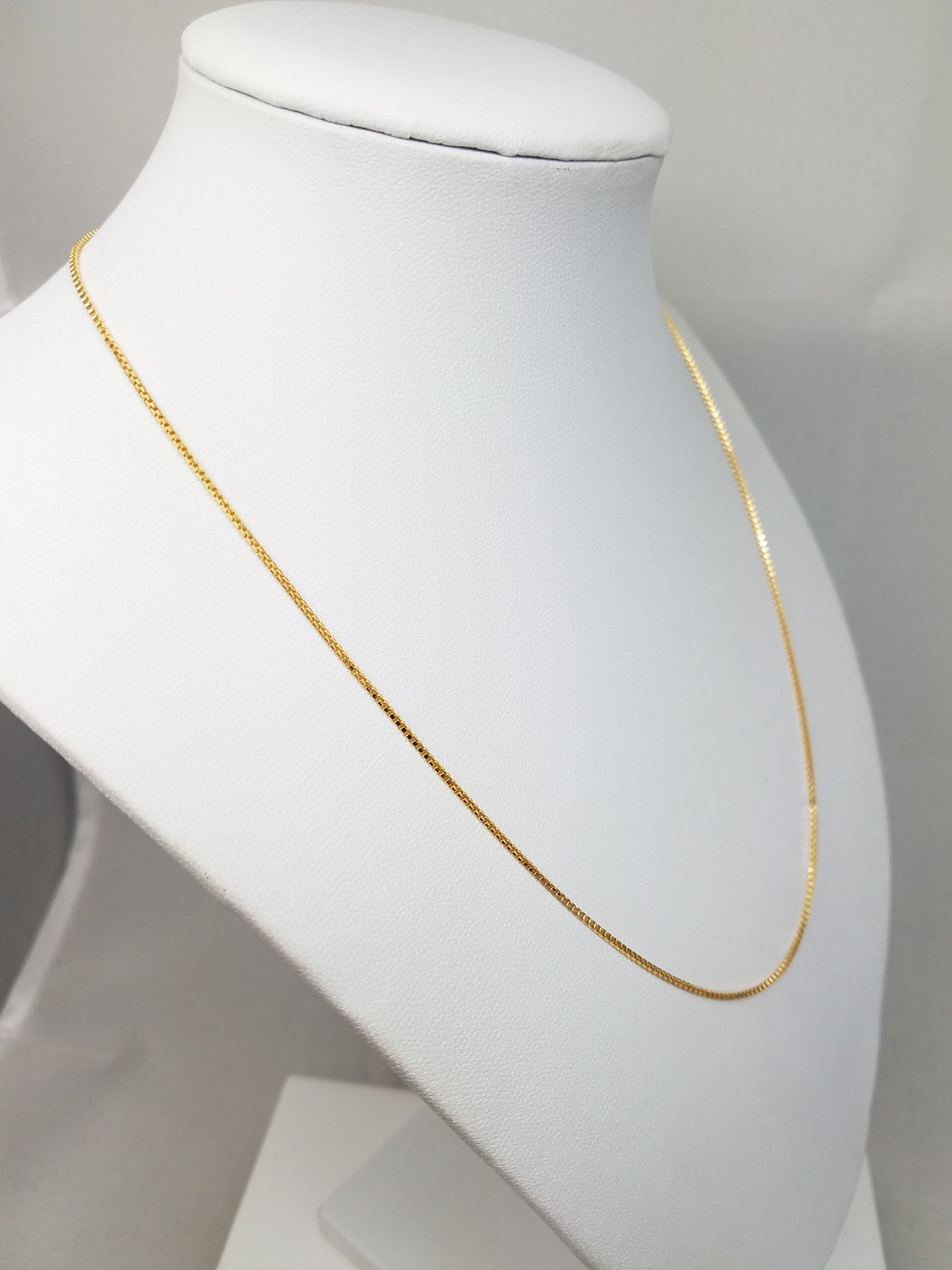 Classic 18" Solid 19k Yellow Gold Box Link Chain Necklace