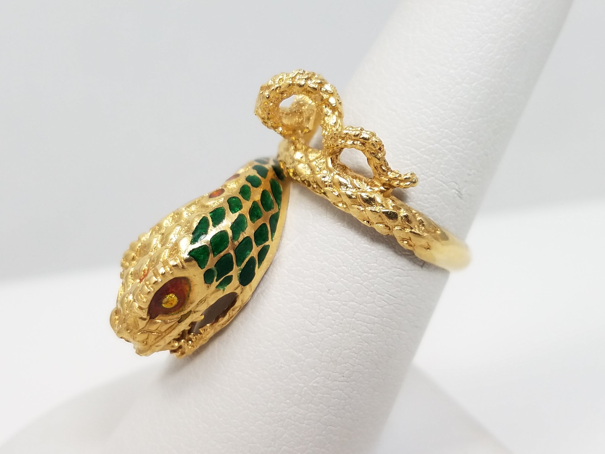 Sleek 18k Yellow Gold Snake Ring