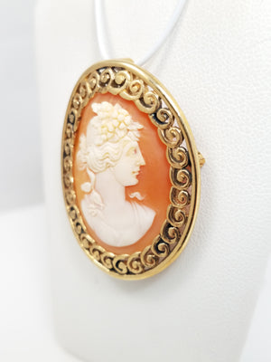 Vintage Natural Shell Cameo 14k Yellow Gold Brooch/Pendant