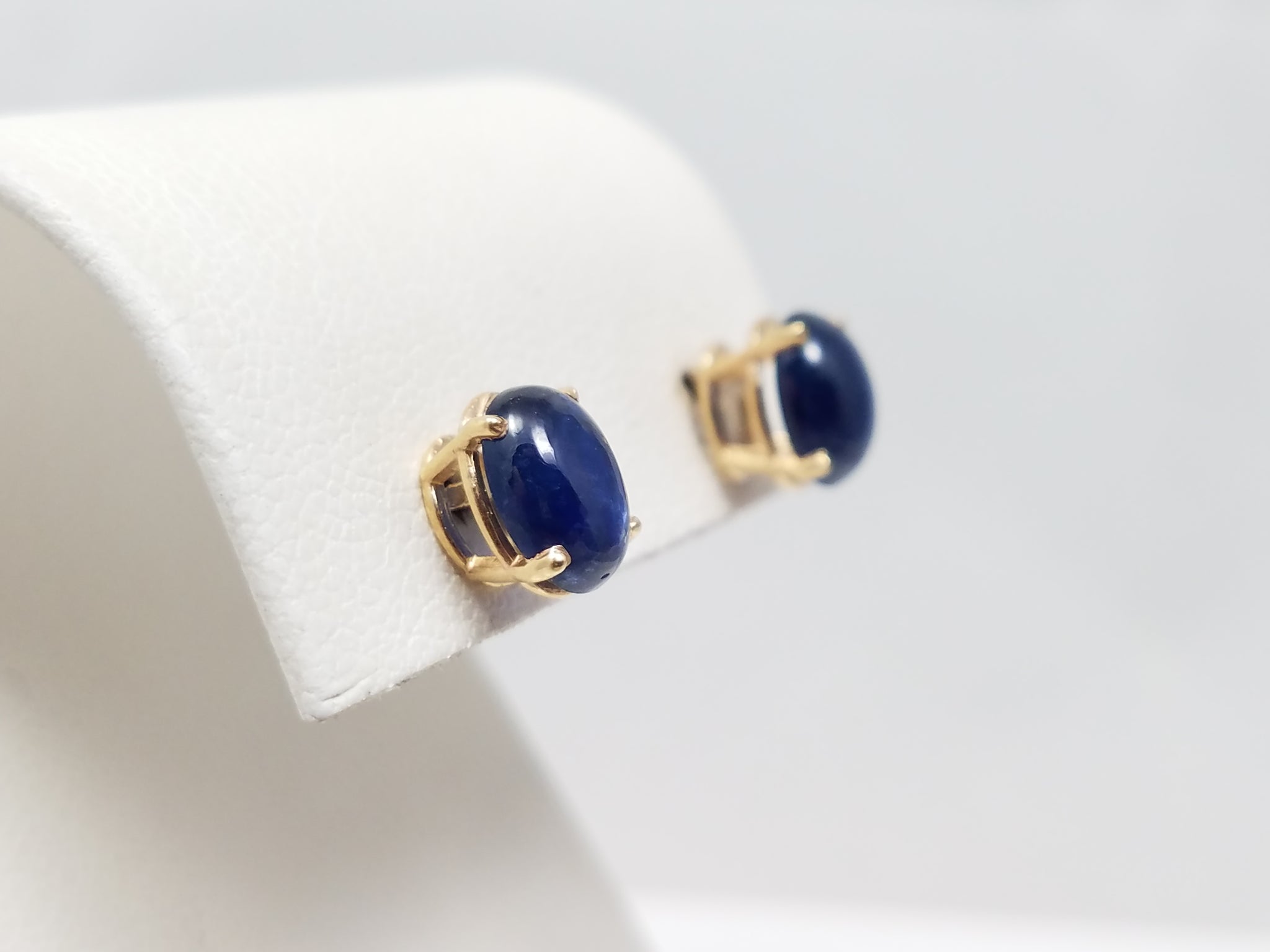 Vintage 14k Yellow Gold Natural Sapphire Solitaire Earrings