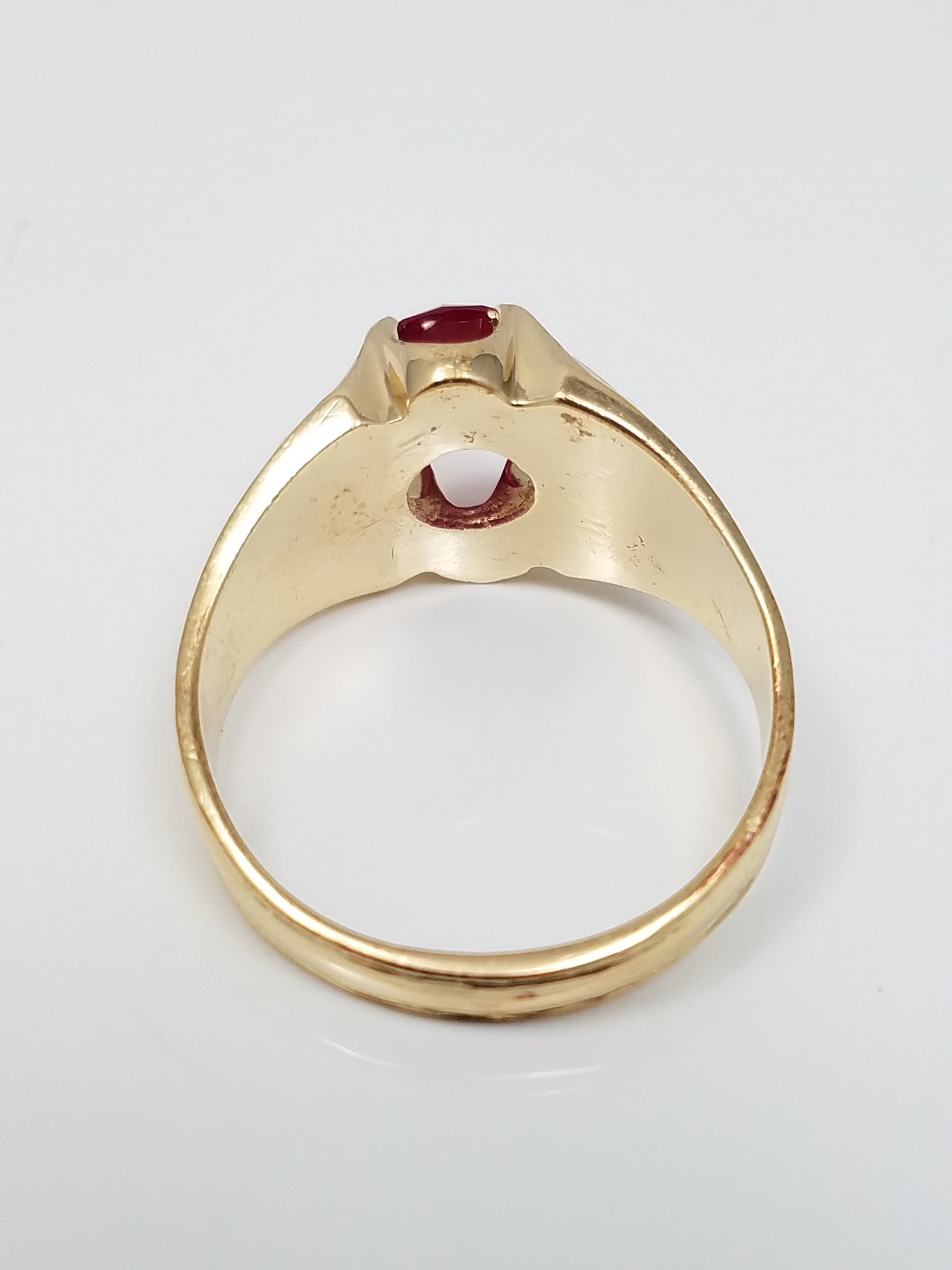 Vibrant Men's Vintage 14k Yellow Gold Synthetic Ruby Ring