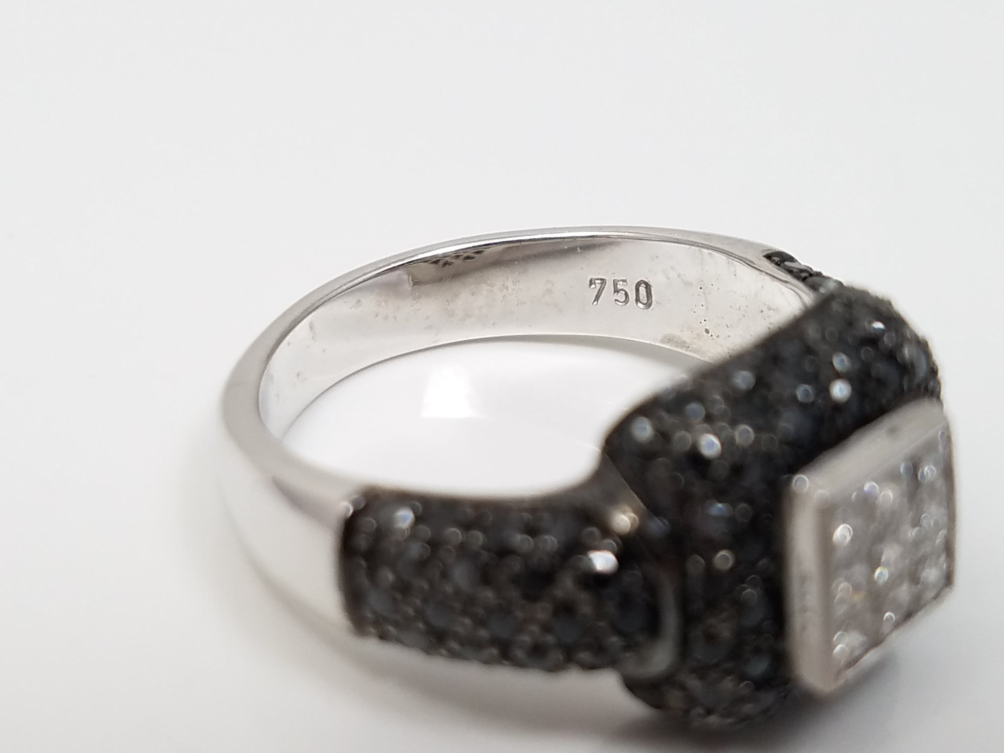 18k White Gold Natural Black & White Diamond Ring Band