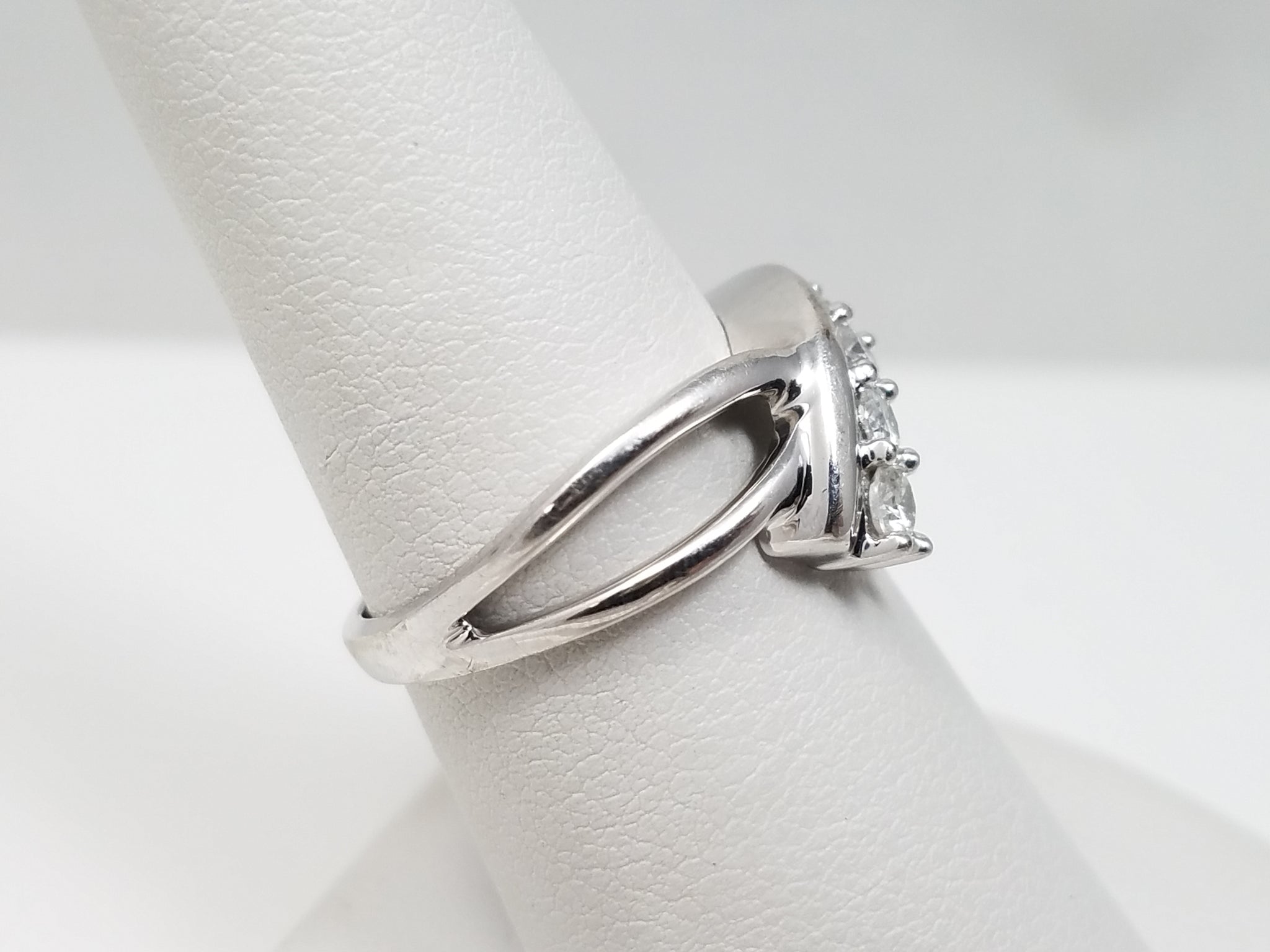 Chic 10k White Gold Natural Diamond Freeform Design Ring