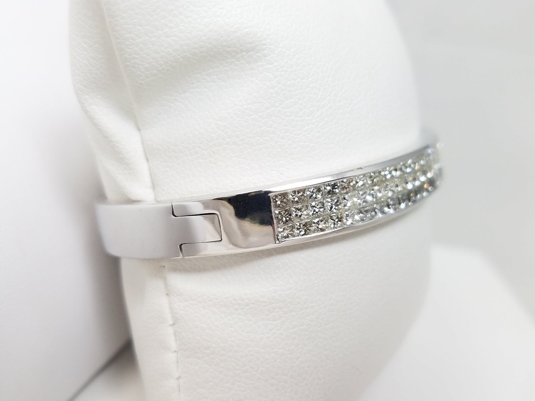 Magnificent 4ctw Natural Diamond 18k White Gold Bangle Bracelet