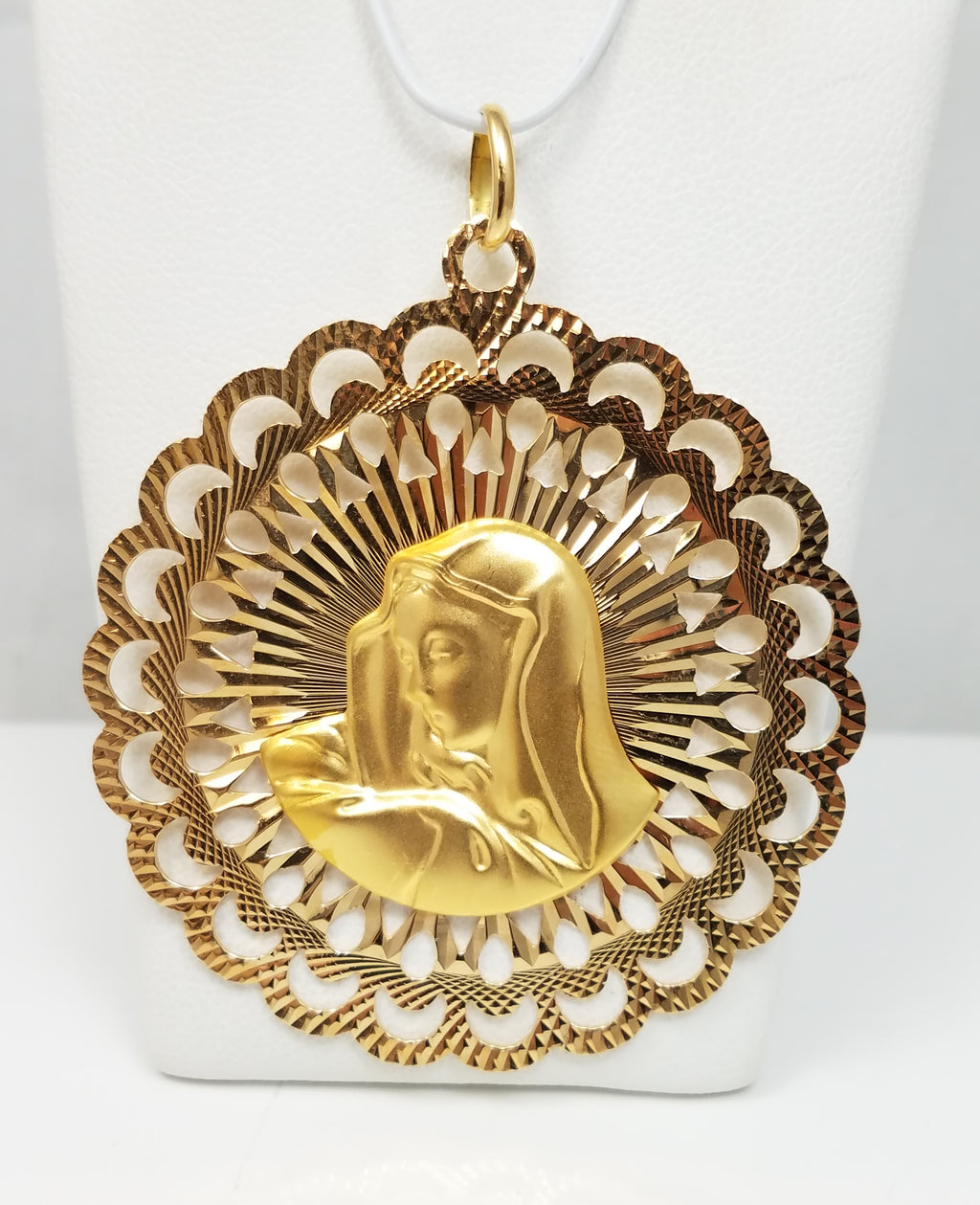 Grand 18k Yellow Gold Madonna Pendant