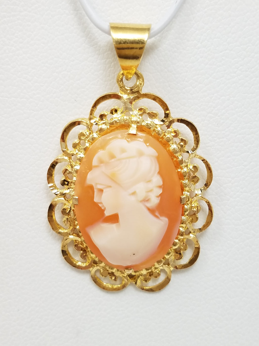 Vintage 14k Yellow Gold Natural Shell Cameo Pendant