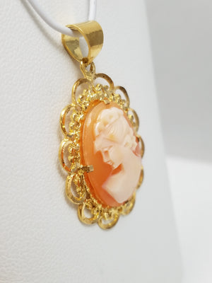 Vintage 14k Yellow Gold Natural Shell Cameo Pendant