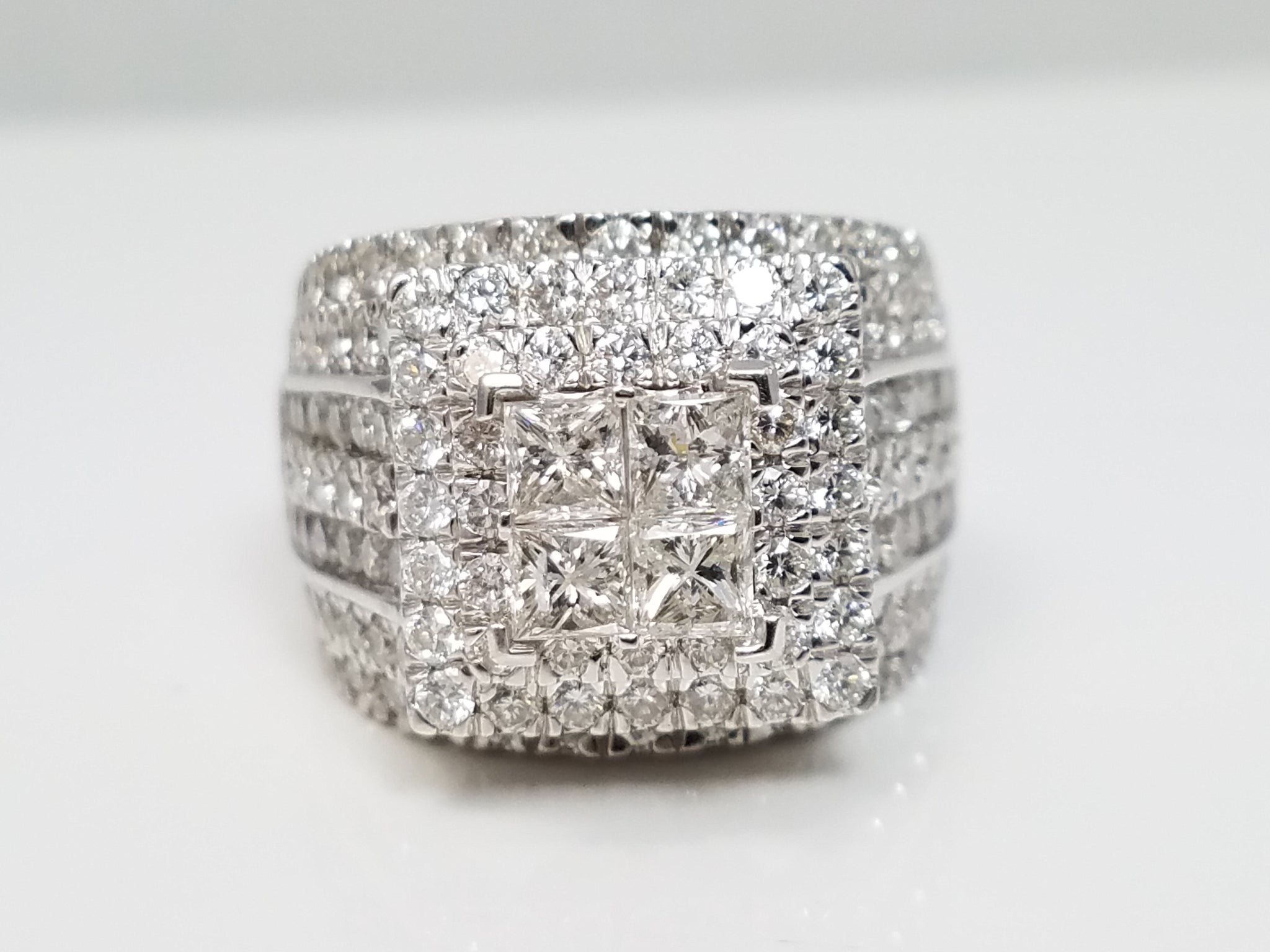 $4,500 Retail Glamorous 14k White Gold Natural Diamond Engagement Ring